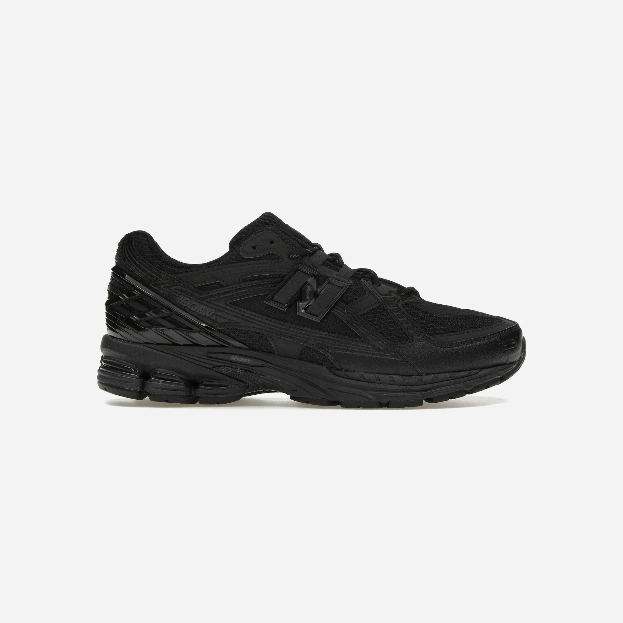 gymnastic shoes New Balance 1906U Triple Black