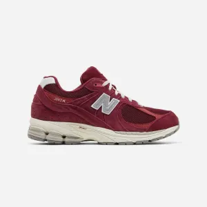 Seamless construction New Balance 2002R Seude Pack Garnet Deep Earth Red