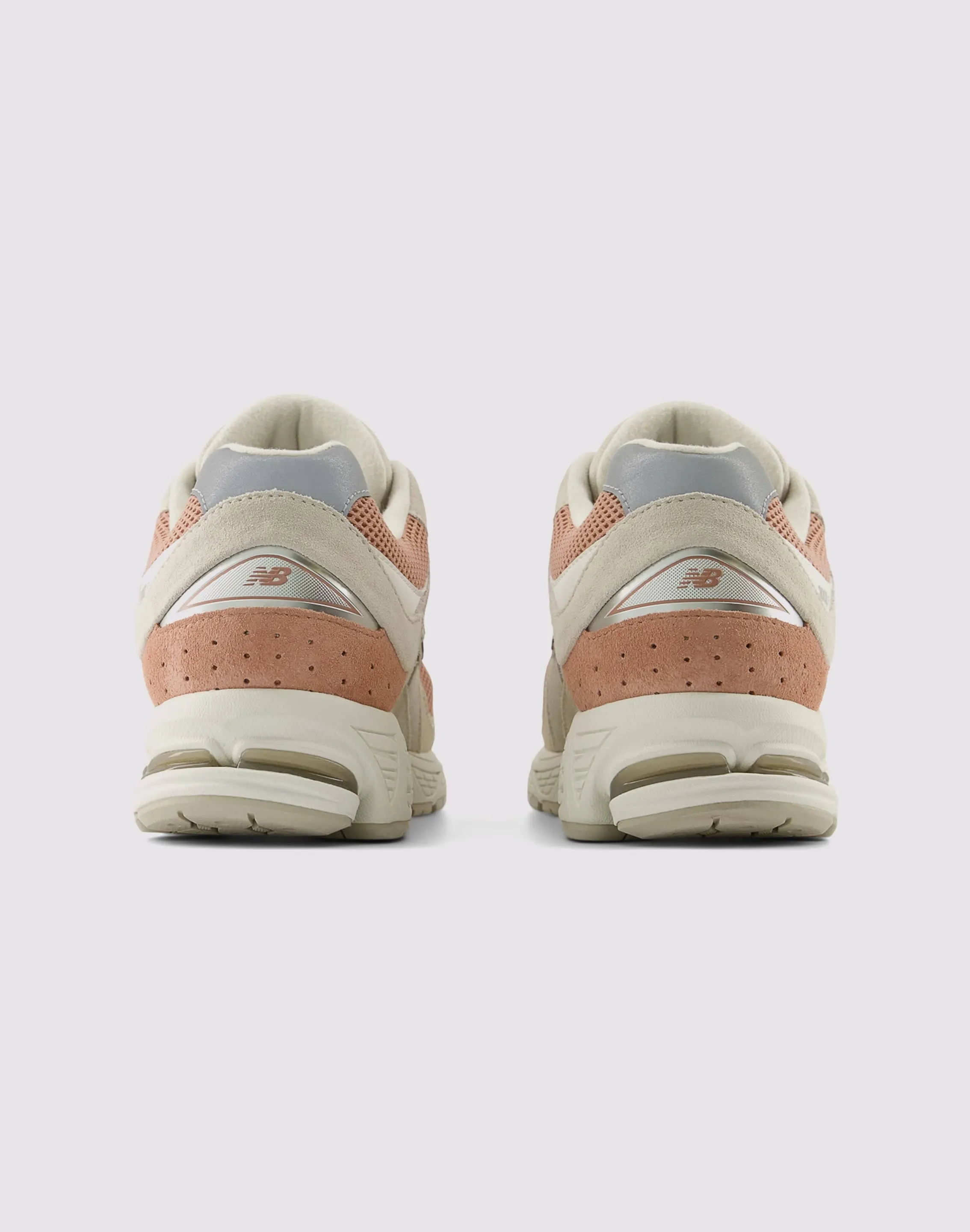 velvet - finish - design shoes lightweight - upper - feature shoes New Balance 2002R