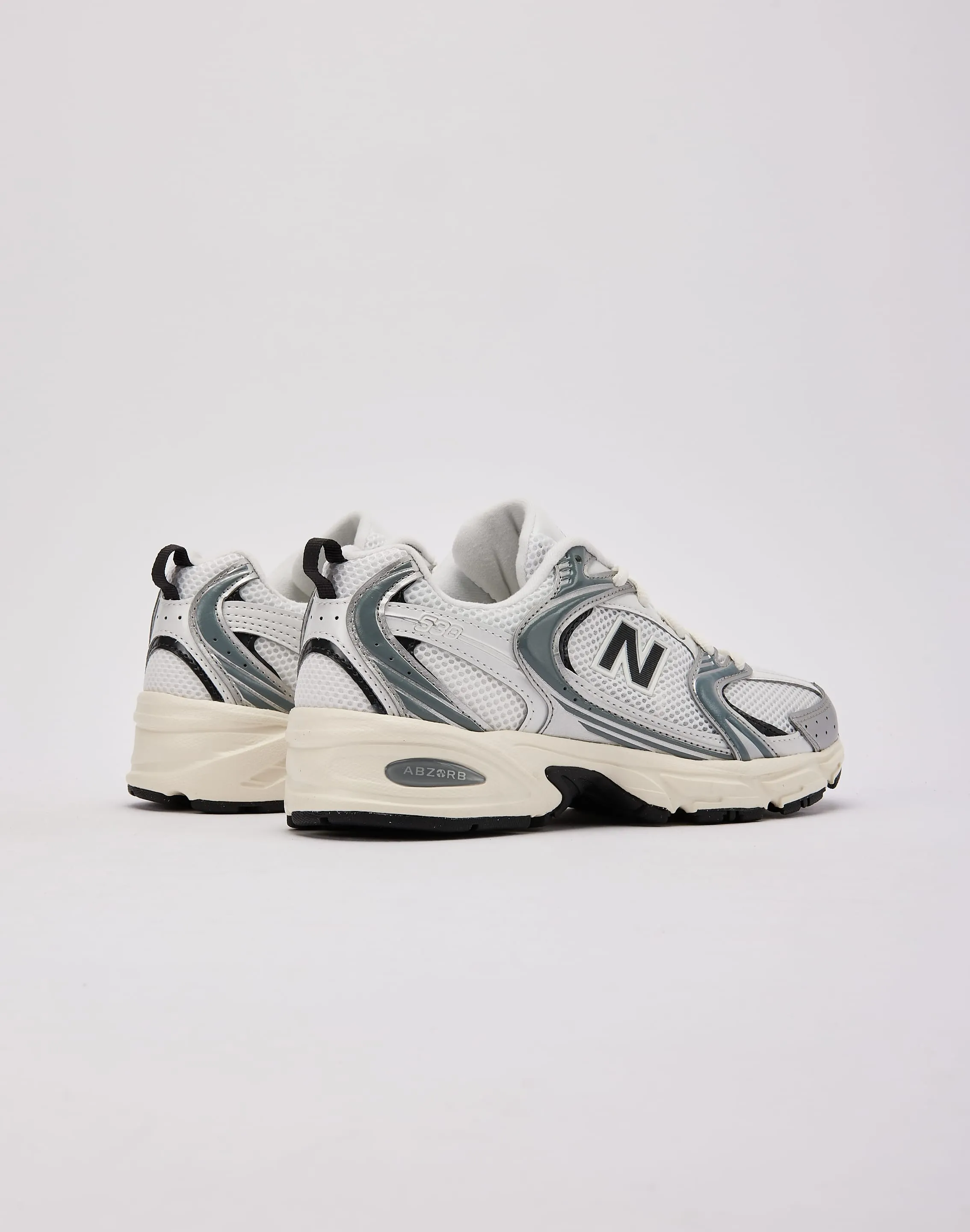 New Balance 530 lightweight shoe traits removable insoles