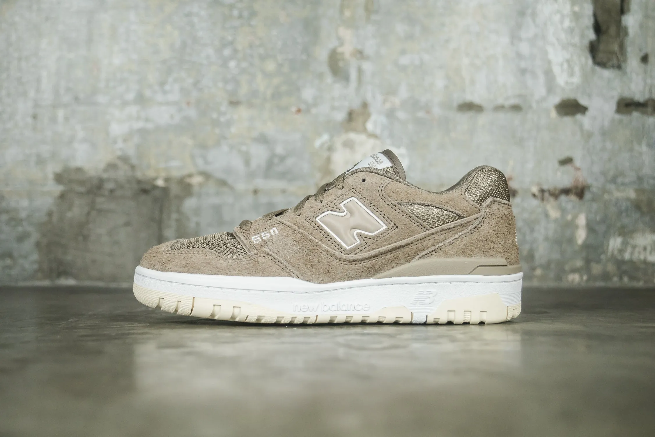 ReflectiveDetails New Balance 550 Mushroom