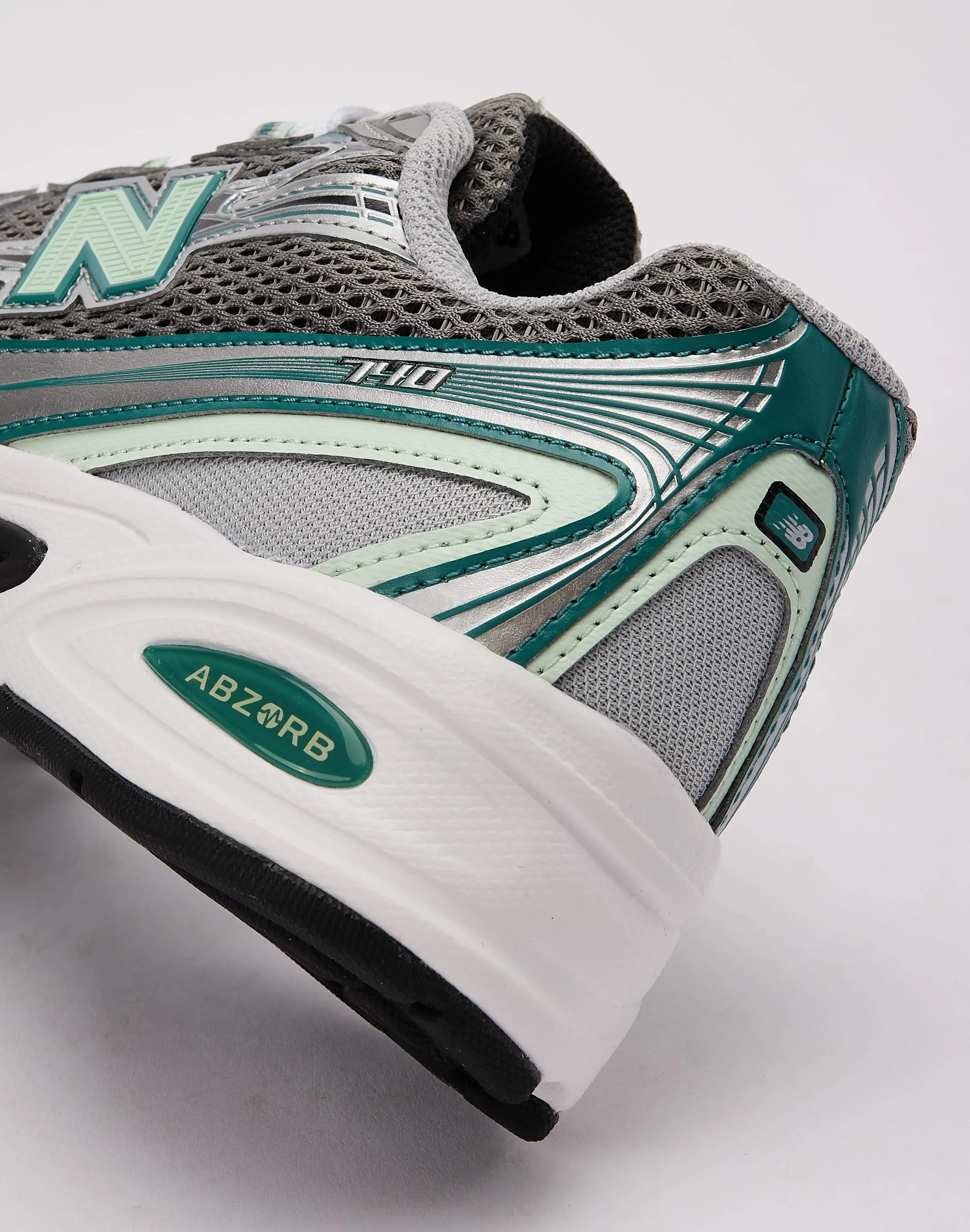 cross - strap shoes New Balance 740