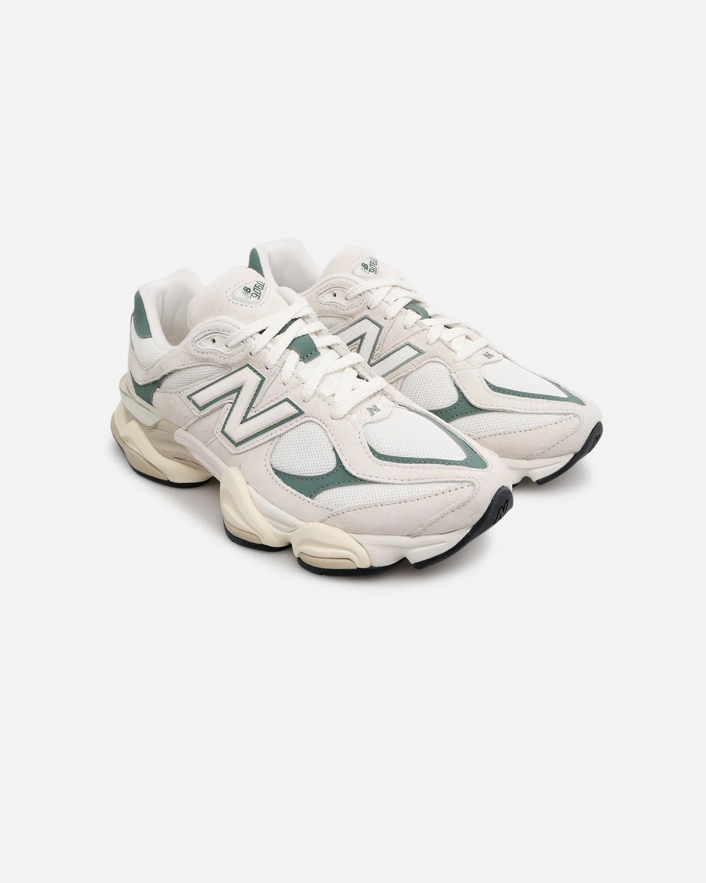 Wave Flow Sand Move New Balance 9060 Linen