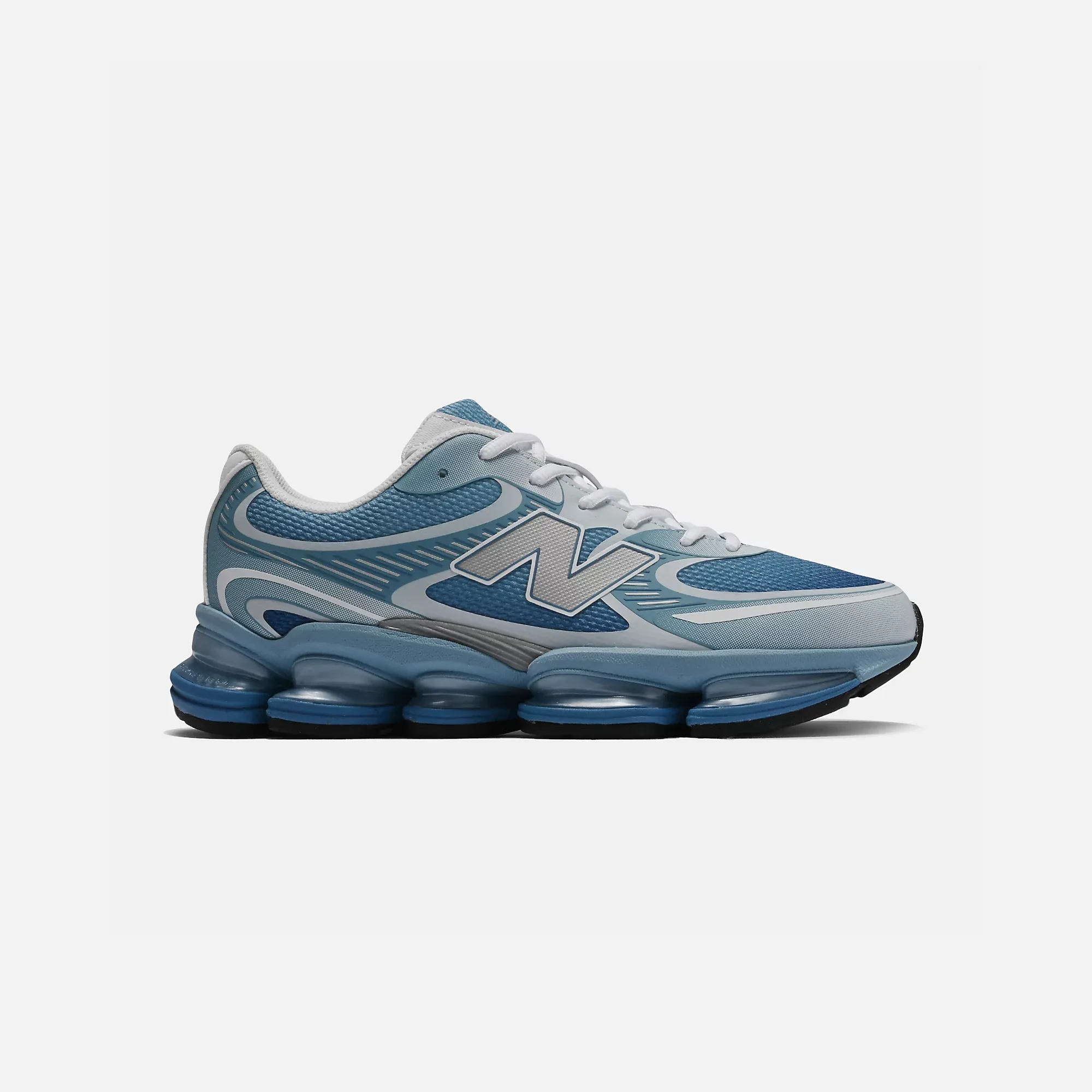 New Balance Abzorb 2000 Baby Blue running in a mud run