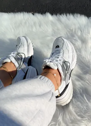 ?NEW? White and Black Swarovski Womens Nike Shoes Lightweight Design