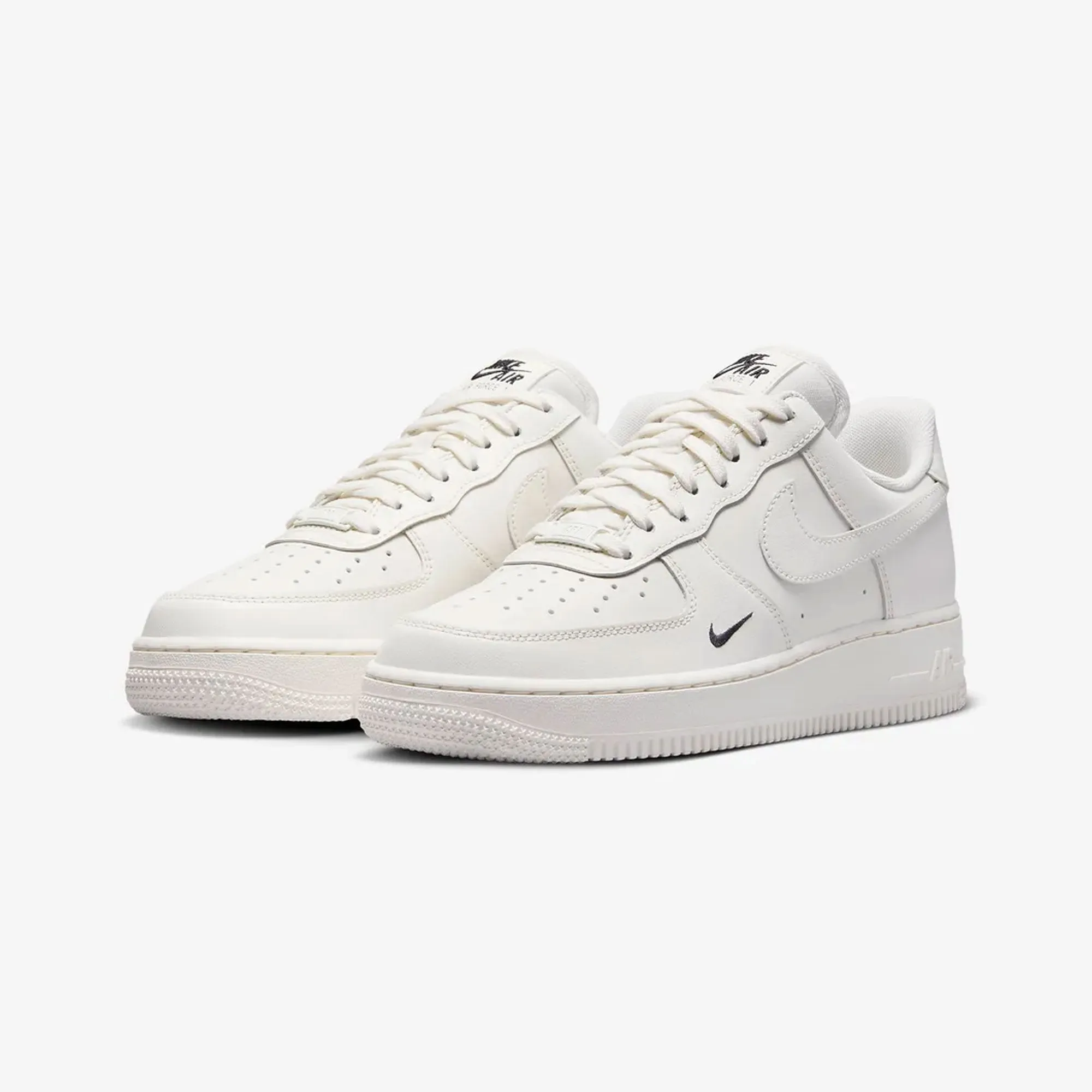 NIKE | AIR FORCE 1 '07 ESSENTIAL { SAIL/SAIL-BLACK Light Impact Non Restrictive Upper