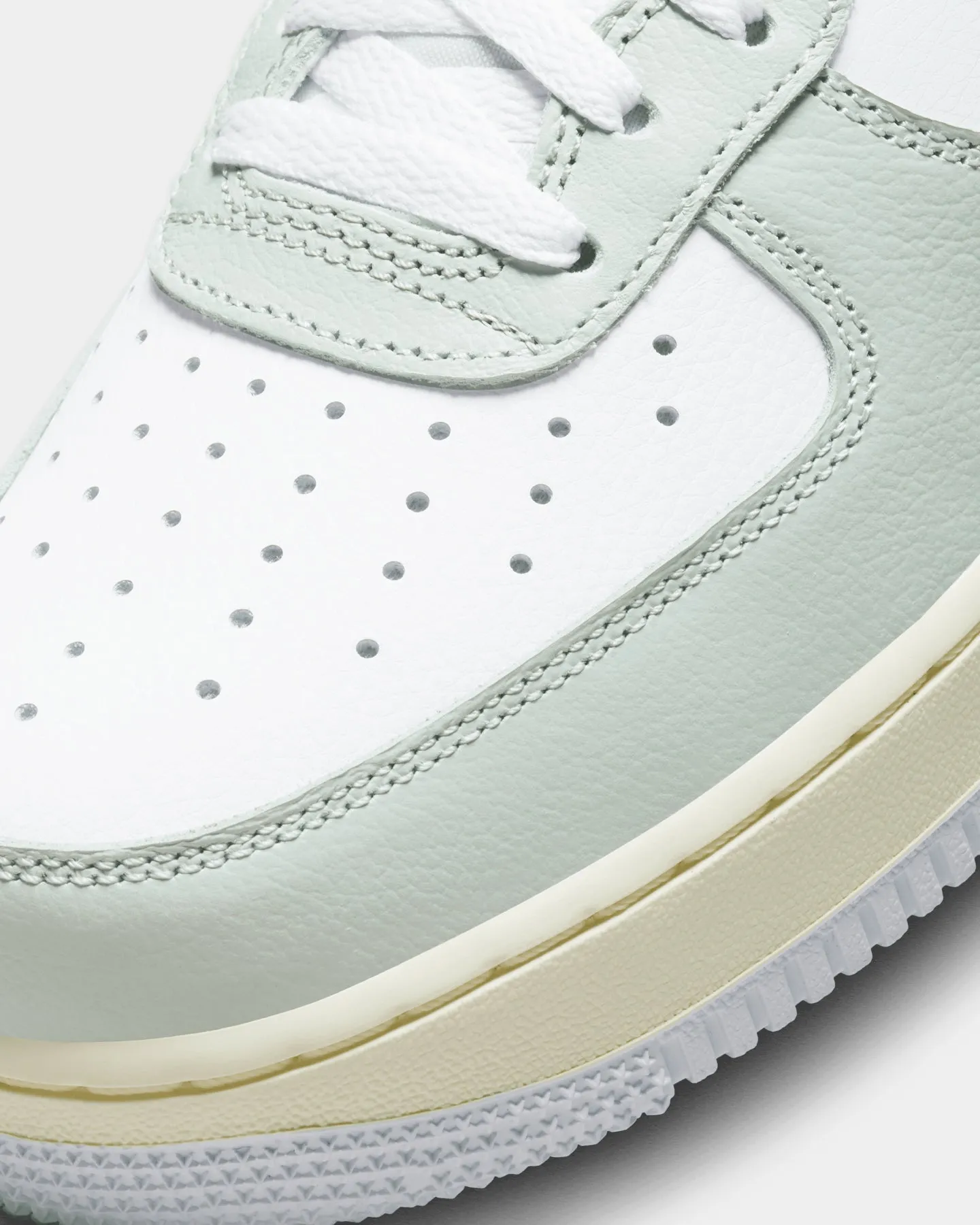 Nike Air Force 1 '07 LV8 Light Silver/Black Seamless Fit Work Commute Island Step