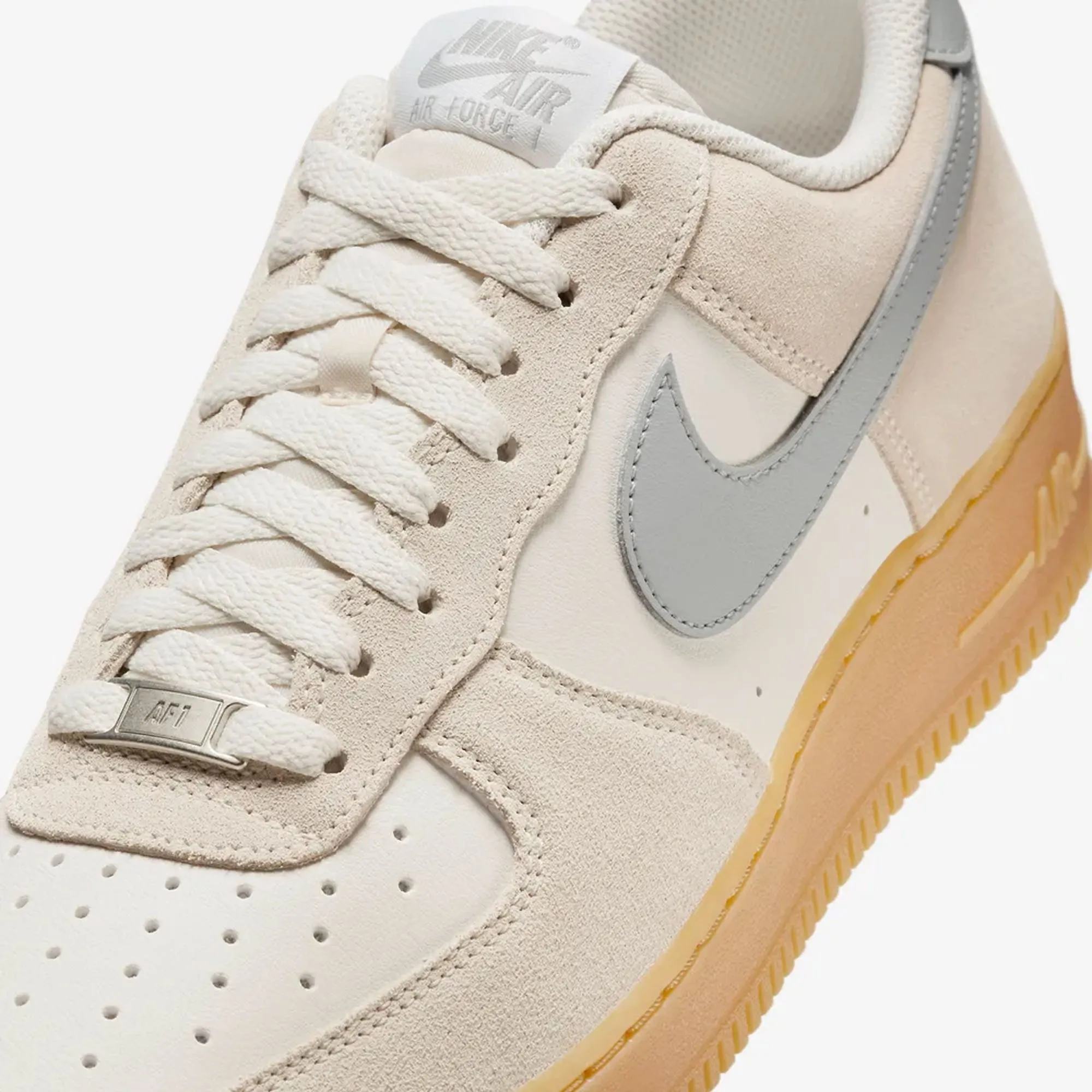 NIKE | AIR FORCE 1 '07 LV8 { PHANTOM/LT SMOKE GREY-GUM YELLOW Flat Bottom Dynamic Traction Pattern