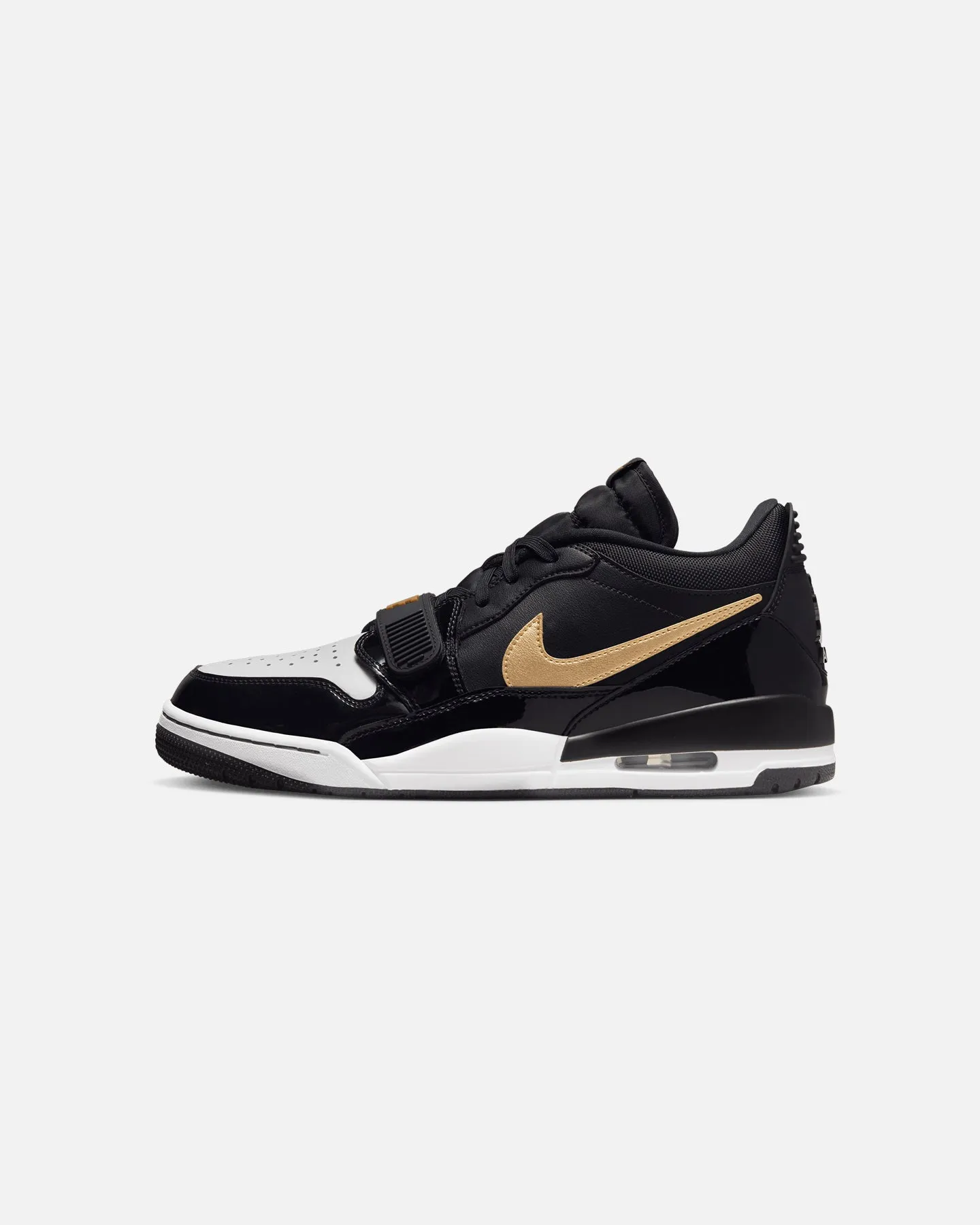 group walk Nike Air Jordan Legacy 312 Low Black/Metallic