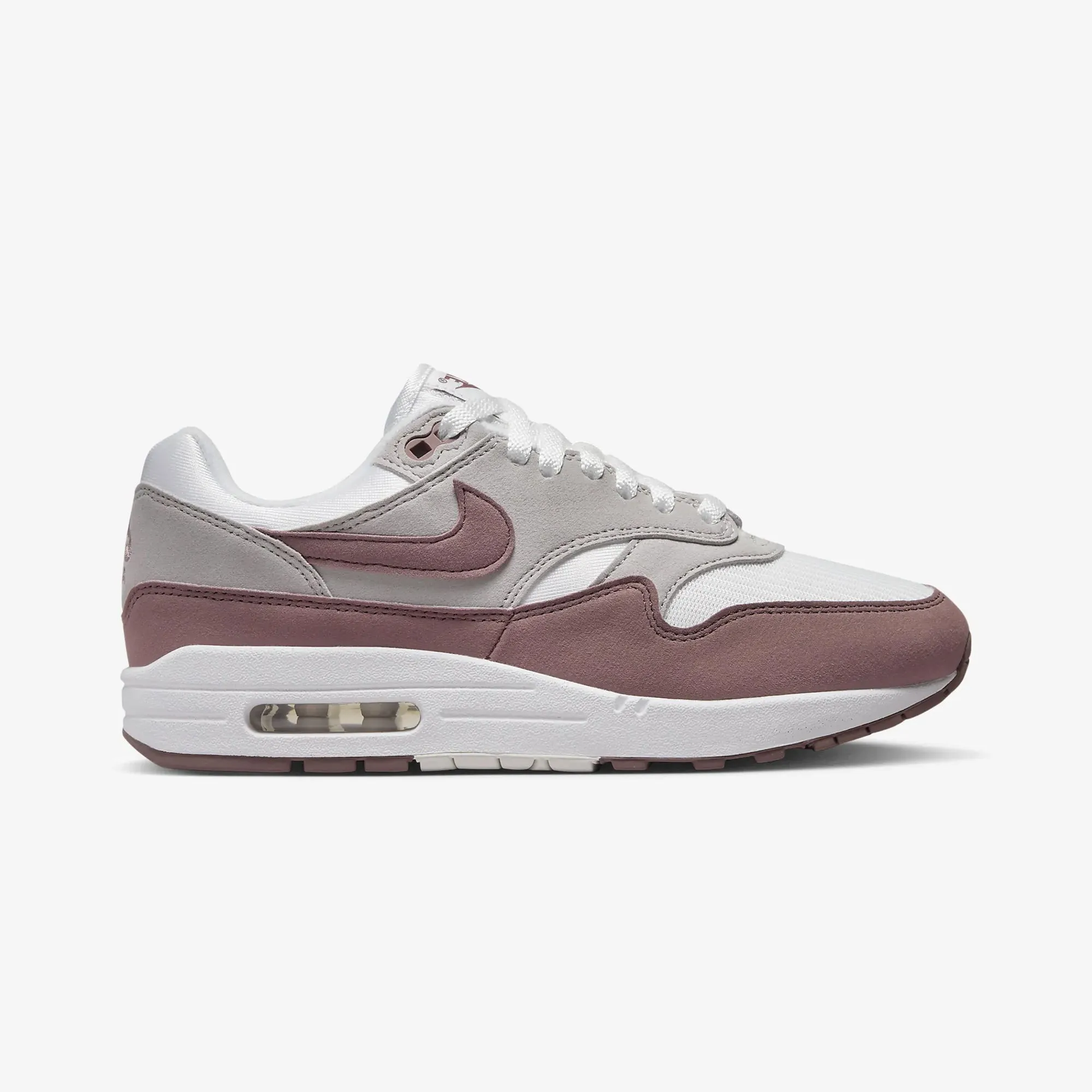 Nike | AIR MAX 1  { SUMMIT WHITE/SMOKEY MAUVE-LT IRON ORE ToeBumper Sustainable Sole Construction