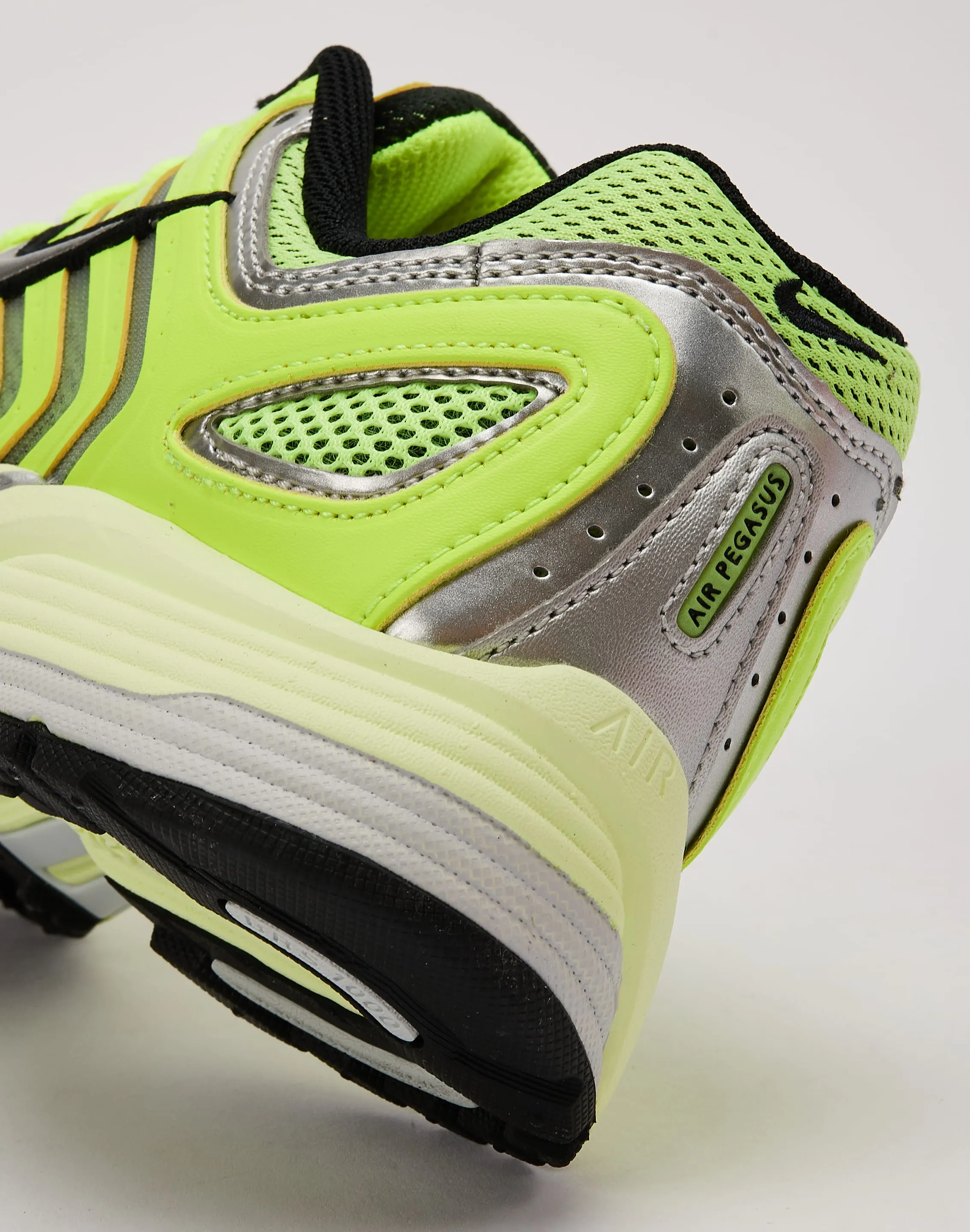 Nike Air Pegasus 2005 rock - climbing running shoes