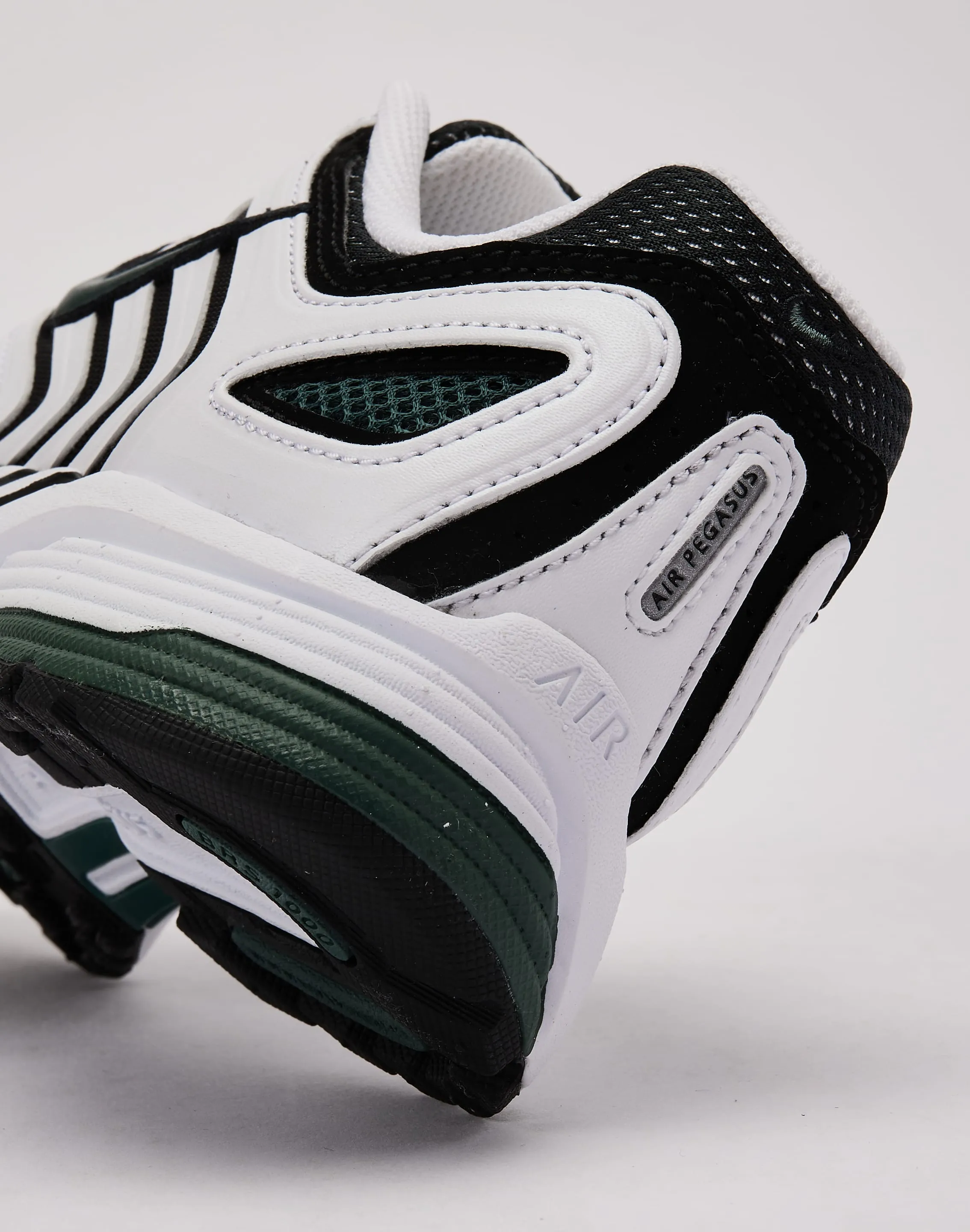 weight - loss running shoe intention Nike Air Pegasus 2005