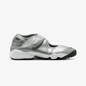 NIKE | AIR RIFT { METALLIC SILVER/SAIL-BLACK Sport Enthusiast Fit Freedom