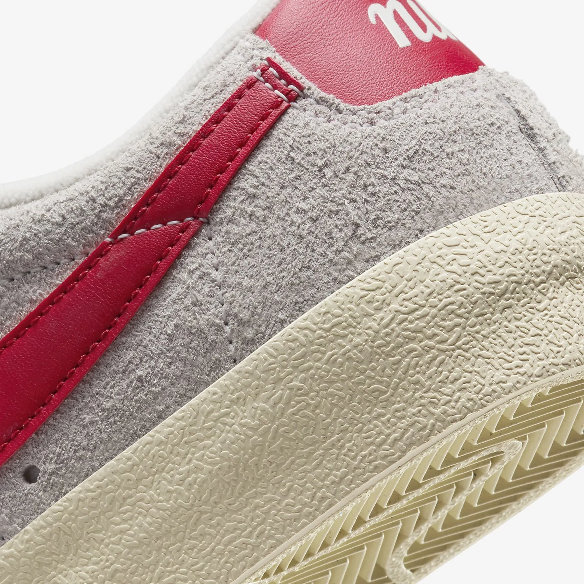 Nike | BLAZER LOW '77 VINTAGE { SUMMIT WHITE/GYM RED-SAIL-COCONUT MILK School Ready Foot Shape