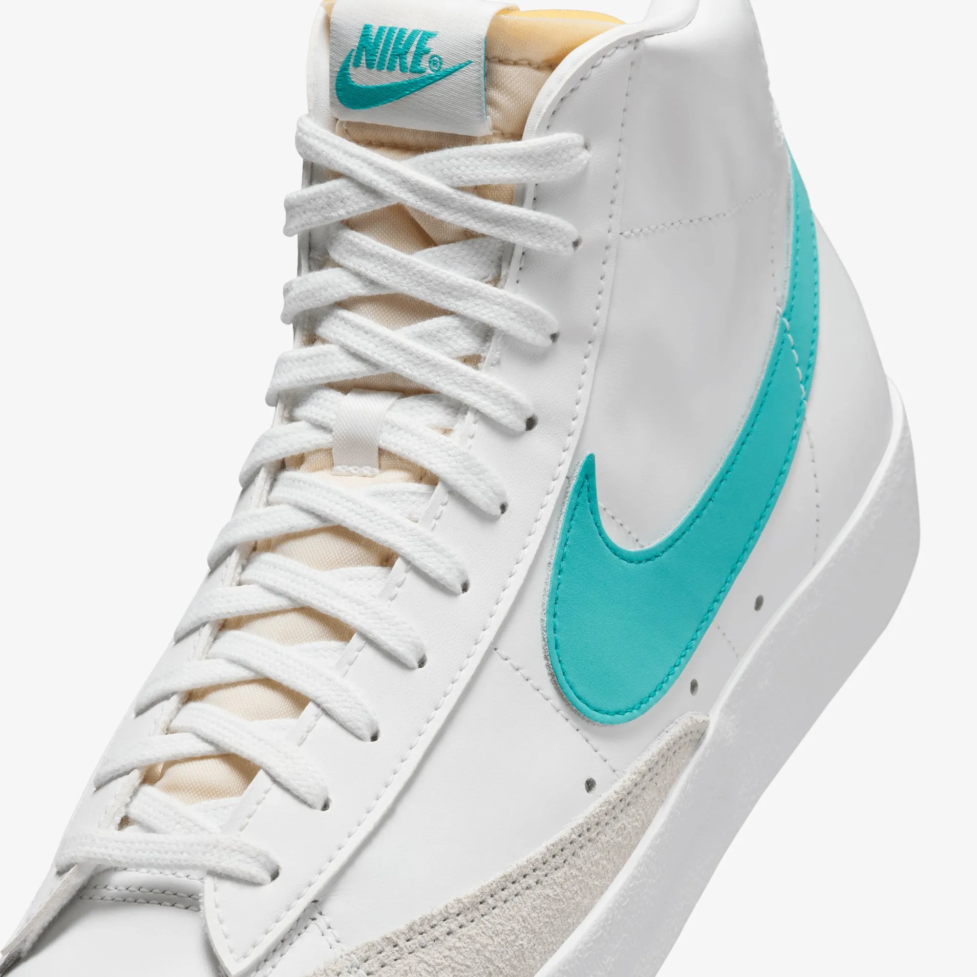 NIKE | BLAZER MID '77 VINTAGE { SUMMIT WHITE/DUSTY CACTUS-WHITE Gradient Compression