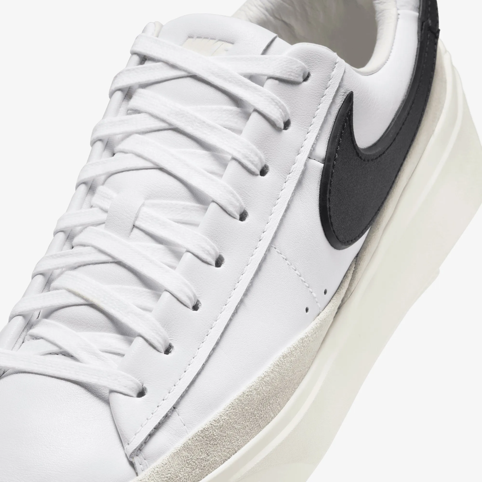 Nike | BLAZER PHANTOM LOW  { SUMMIT WHITE/BLACK-WHITE-SAIL Adaptive Traction