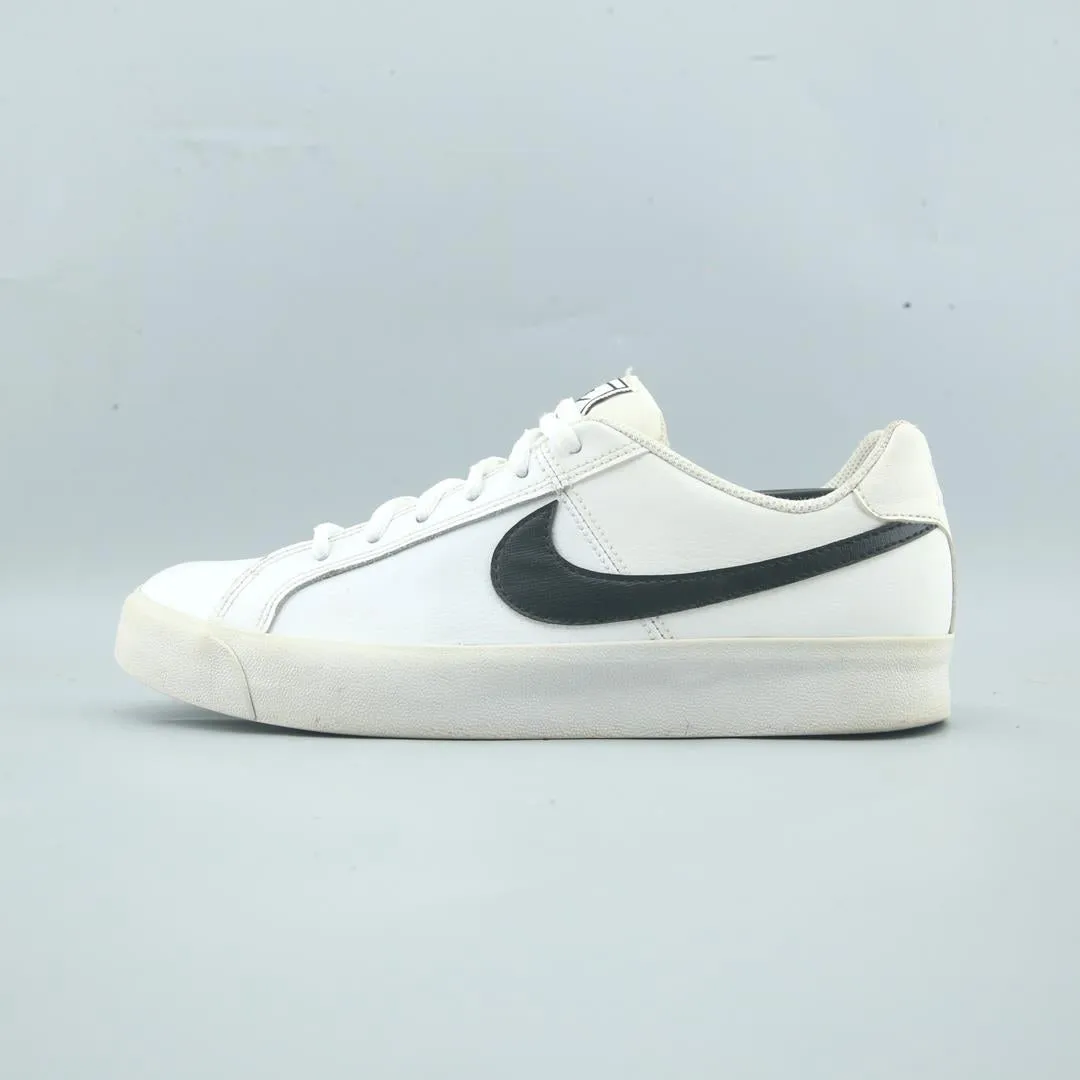 Bold Look Midsole Support NIKE COURT ROYALE AC