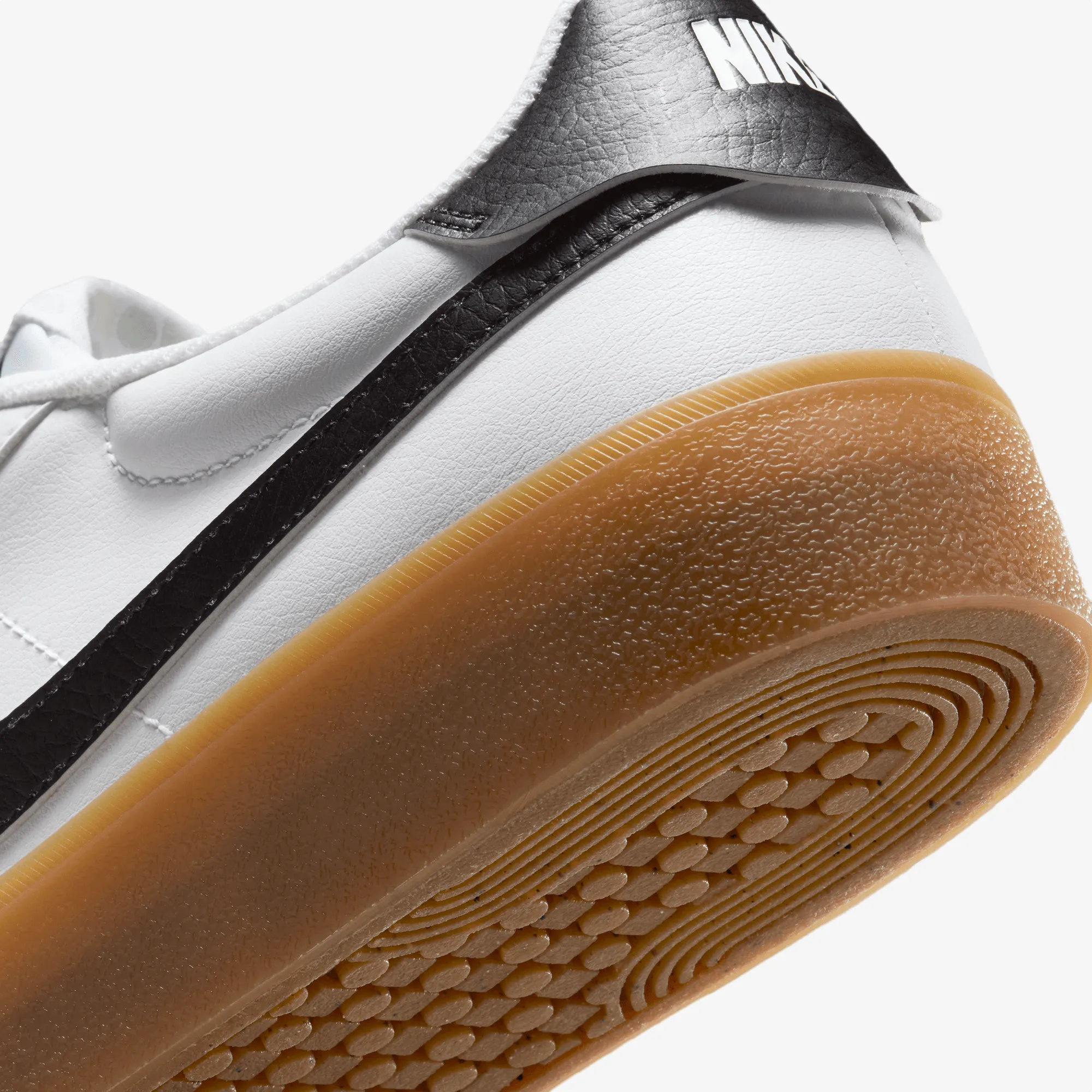Classic Activity Nike | COURT SHOT { WHITE/BLACK-GUM LIGHT BROWN