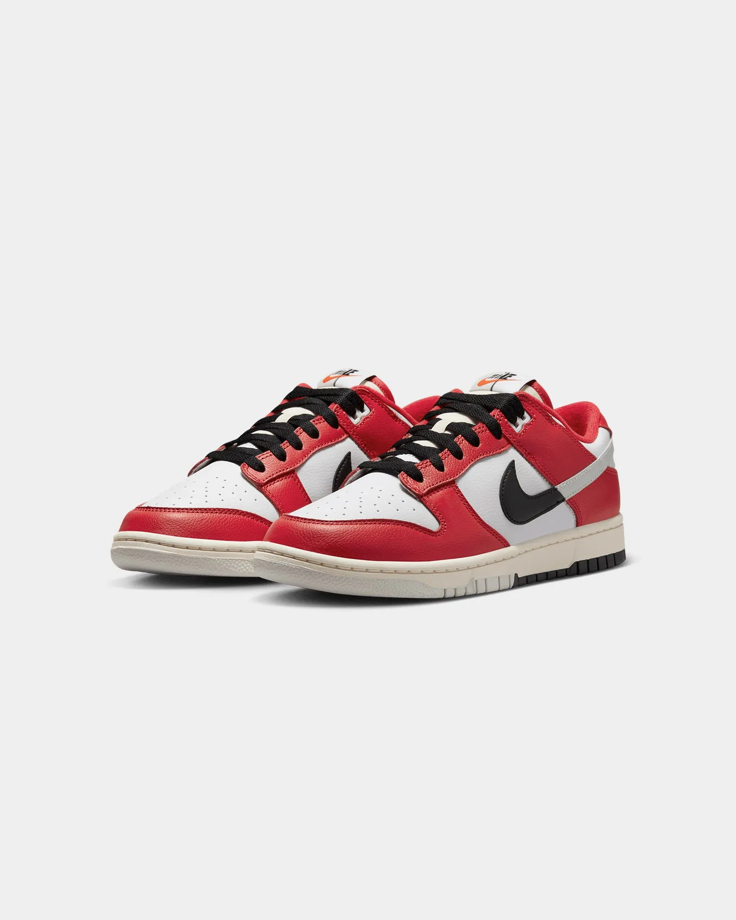 Work slow walk Nike Dunk Low Retro PRM "Chicago Split" University Red/Black/Light Silver/White