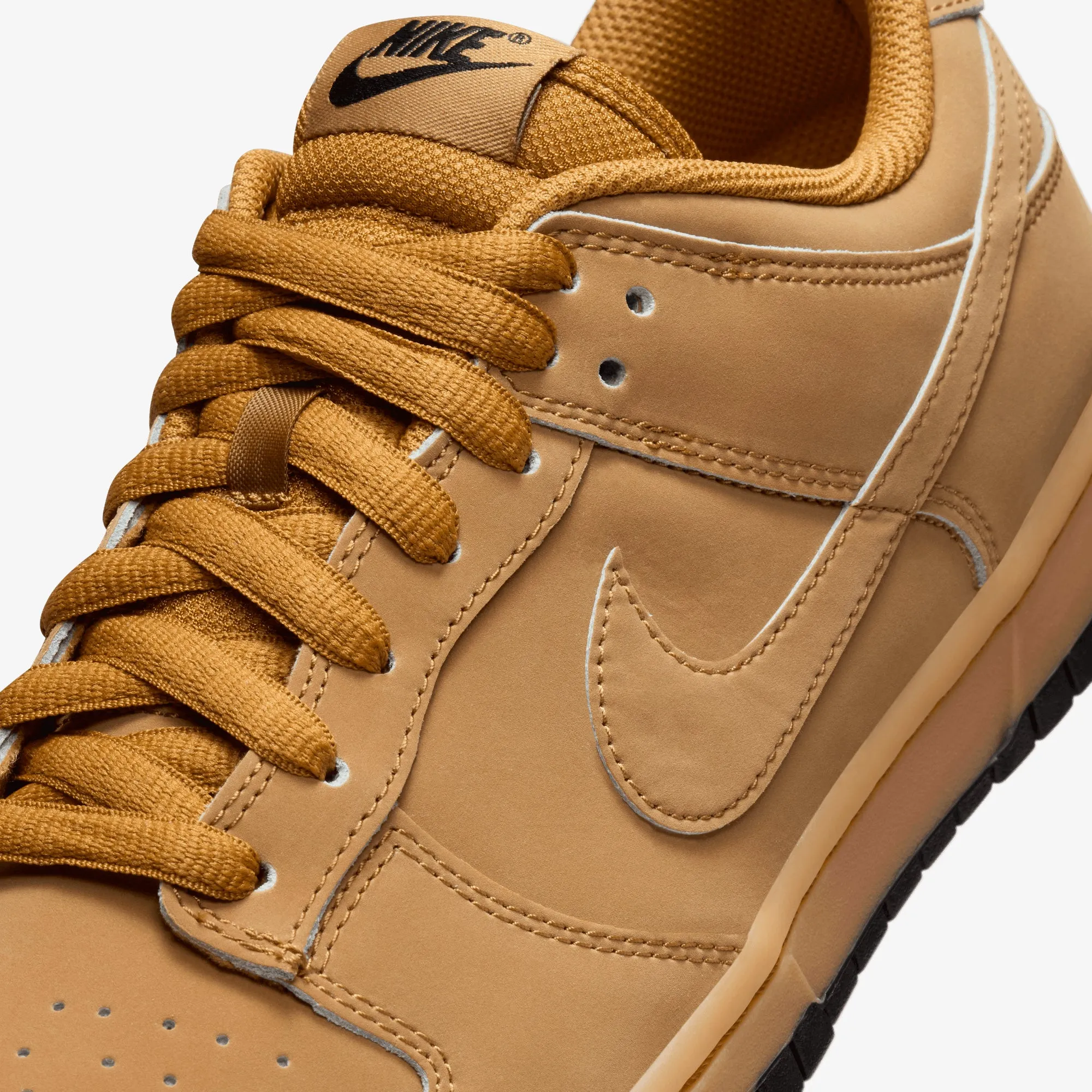 Dynamic Sole NIKE | DUNK LOW RETRO SE { WHEAT/WHEAT-GUM YELLOW-BLACK