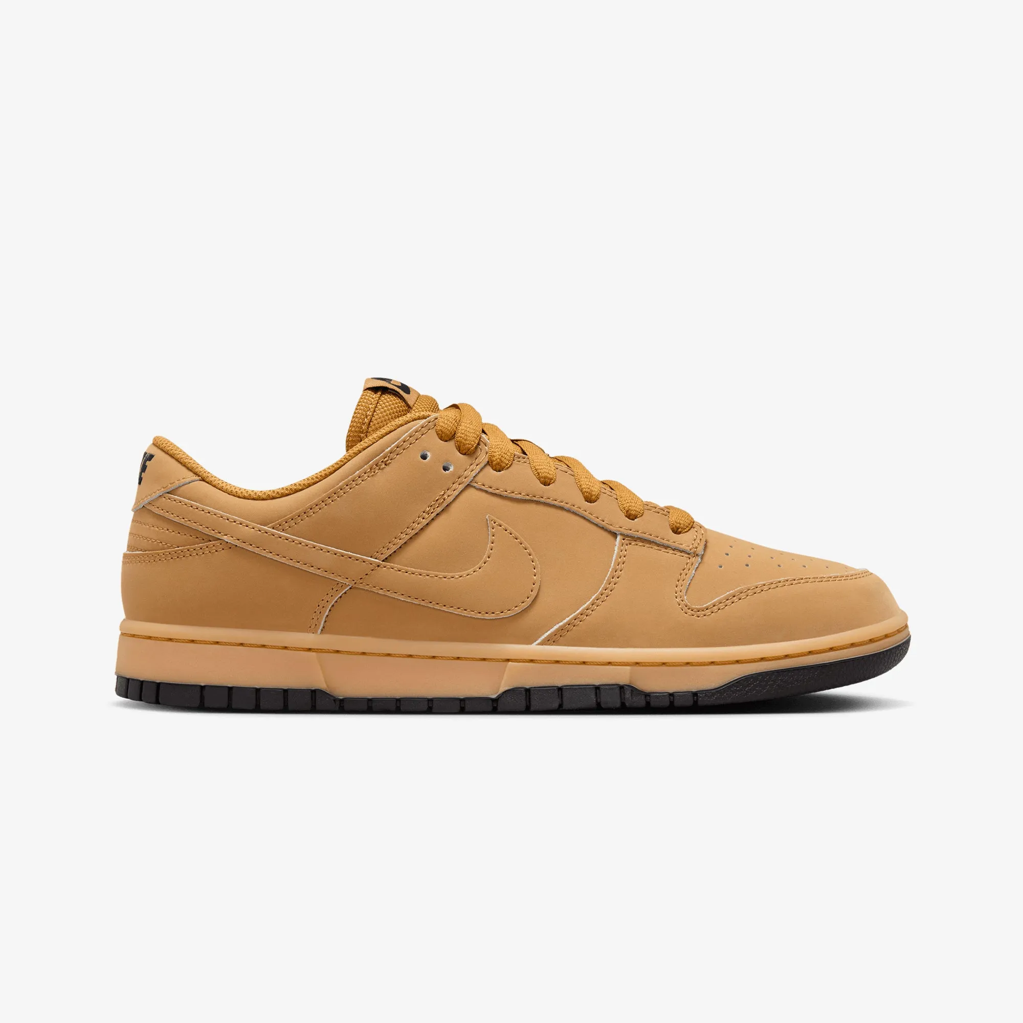 Smooth Wear NIKE | DUNK LOW RETRO SE { WHEAT/WHEAT-GUM YELLOW-BLACK