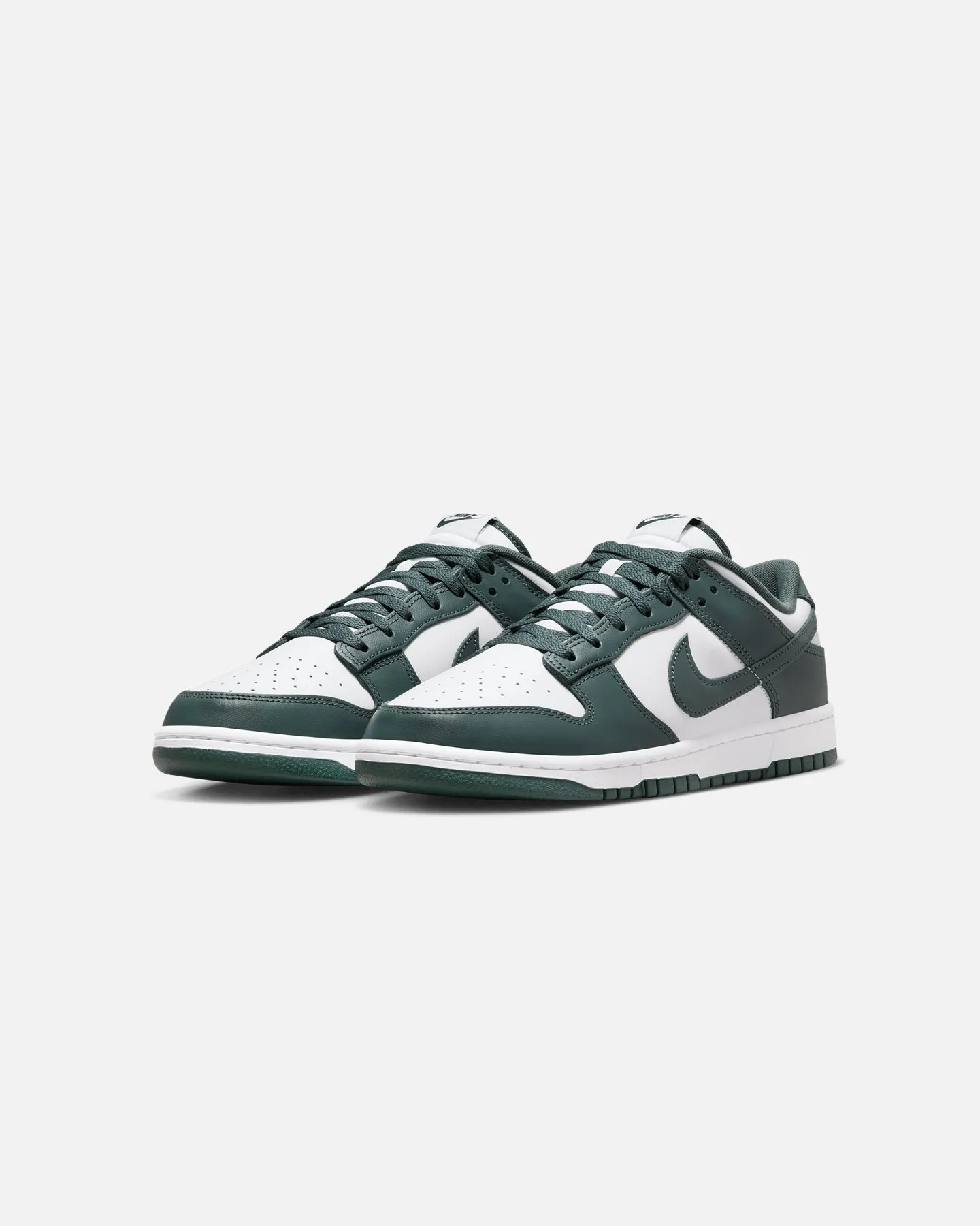Hero Walk Slim Form Nike Dunk Low Retro 'Vintage Green' White/Green