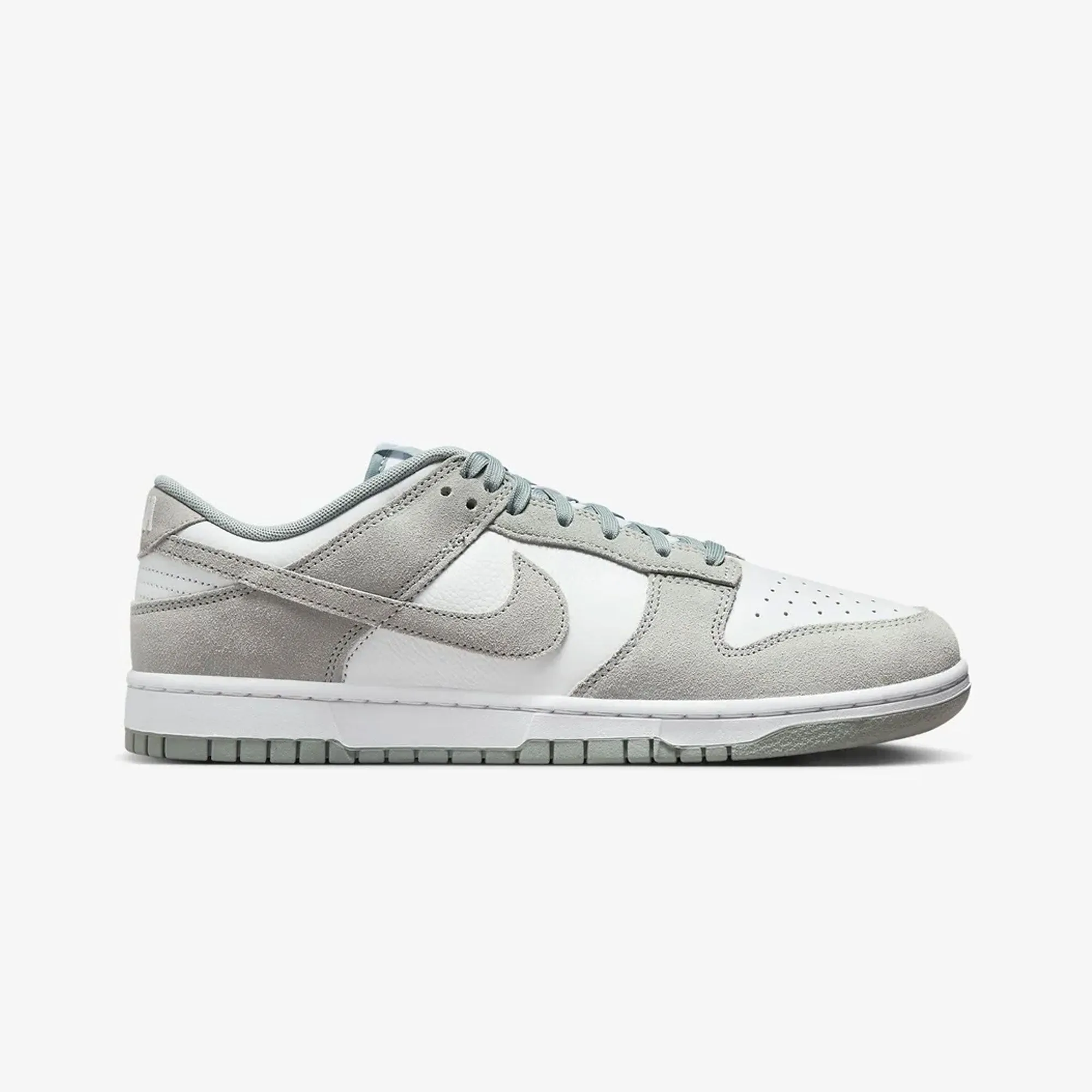 NIKE | DUNK LOW RETRO { WHITE/LIGHT PUMICE Thermal Regulating Liners Plush flexibility