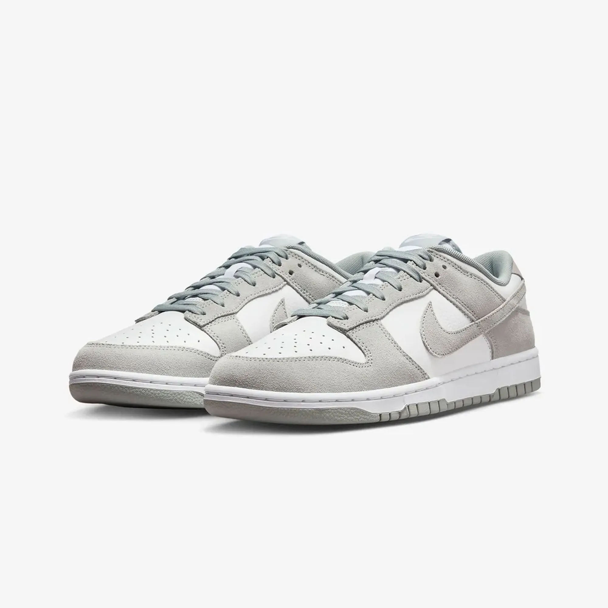 NIKE | DUNK LOW RETRO { WHITE/LIGHT PUMICE Sturdy materials