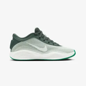 NIKE | G.T. HUSTLE ACADEMY EP { VINTAGE GREEN/SAIL-STADIUM GREEN Jump High