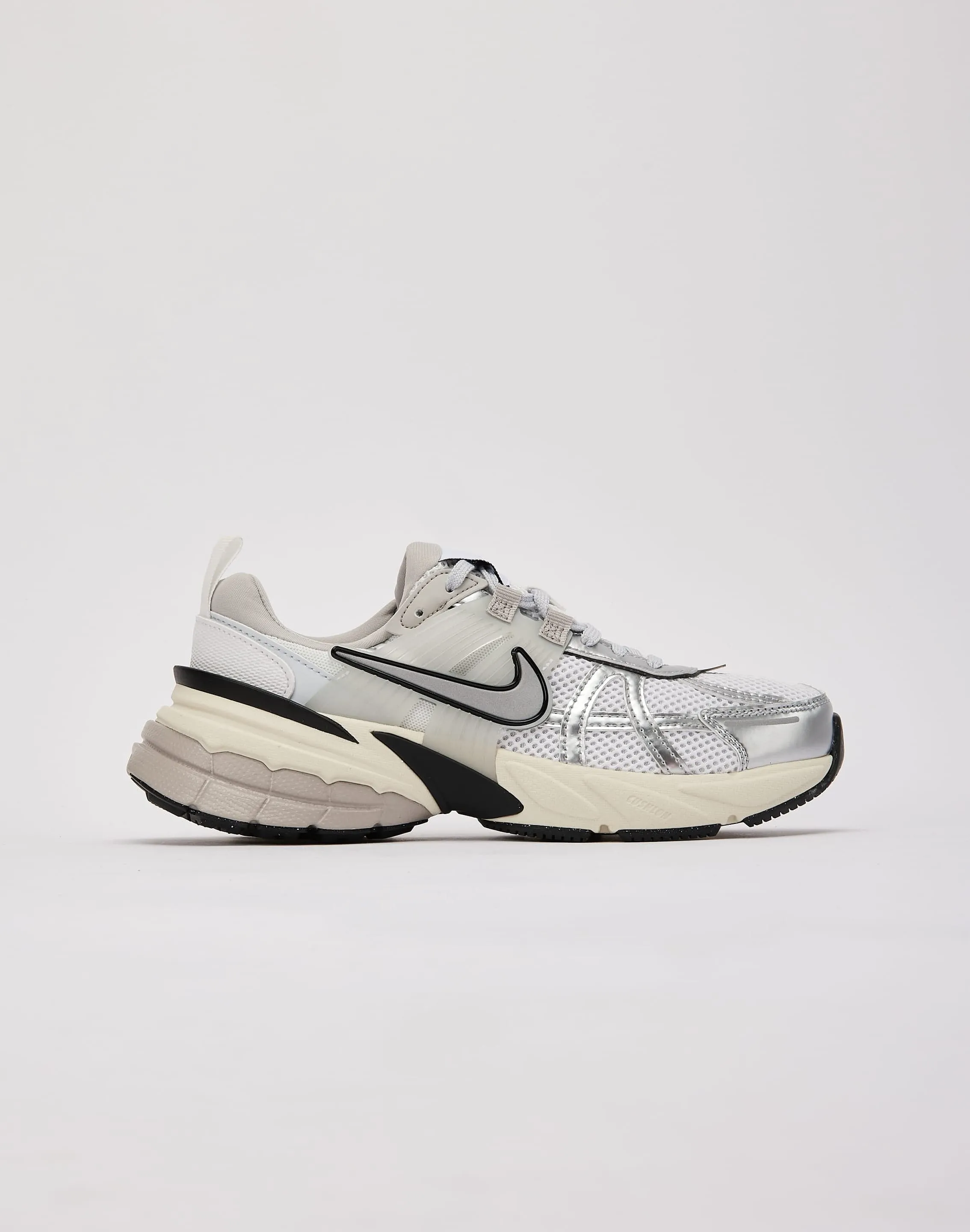 Nike V2K Run running in a half - marathon shoes Smart Features