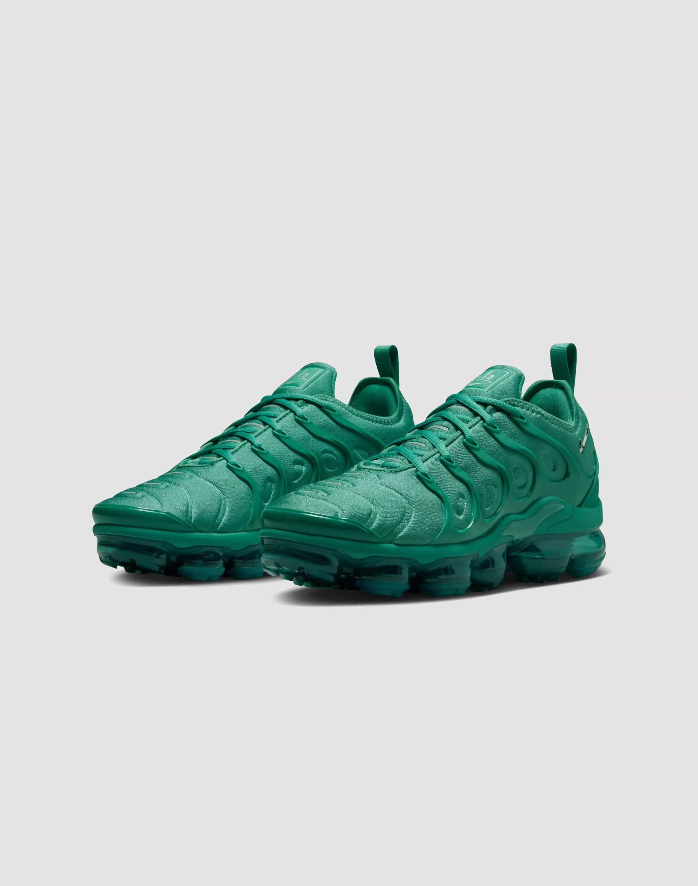 Nike VaporMax Plus "Bicoastal/Chrome/Metallic Silver" Asphalt running Adult runner