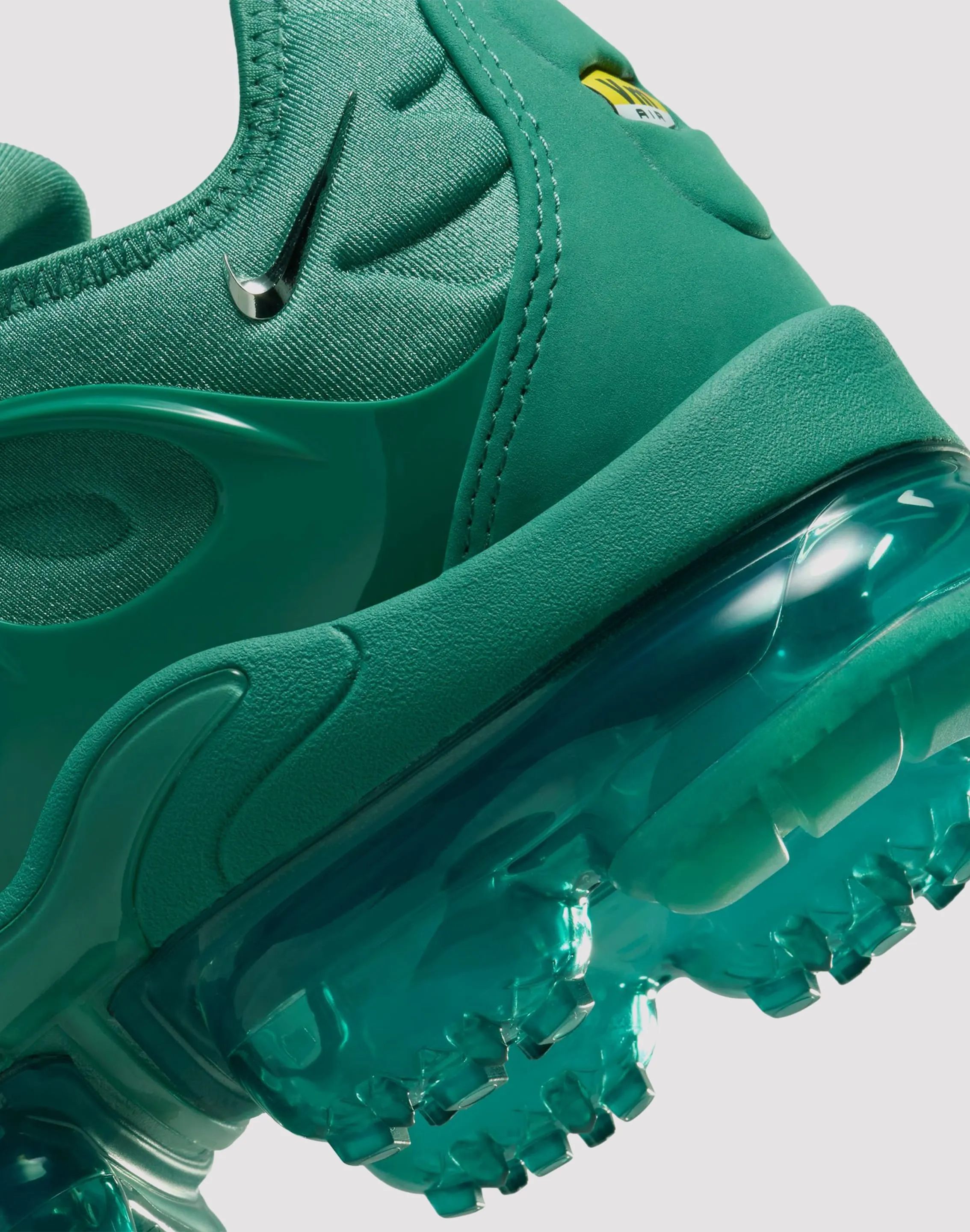 Nike VaporMax Plus "Bicoastal/Chrome/Metallic Silver" Lightweight Design Easy Lace System