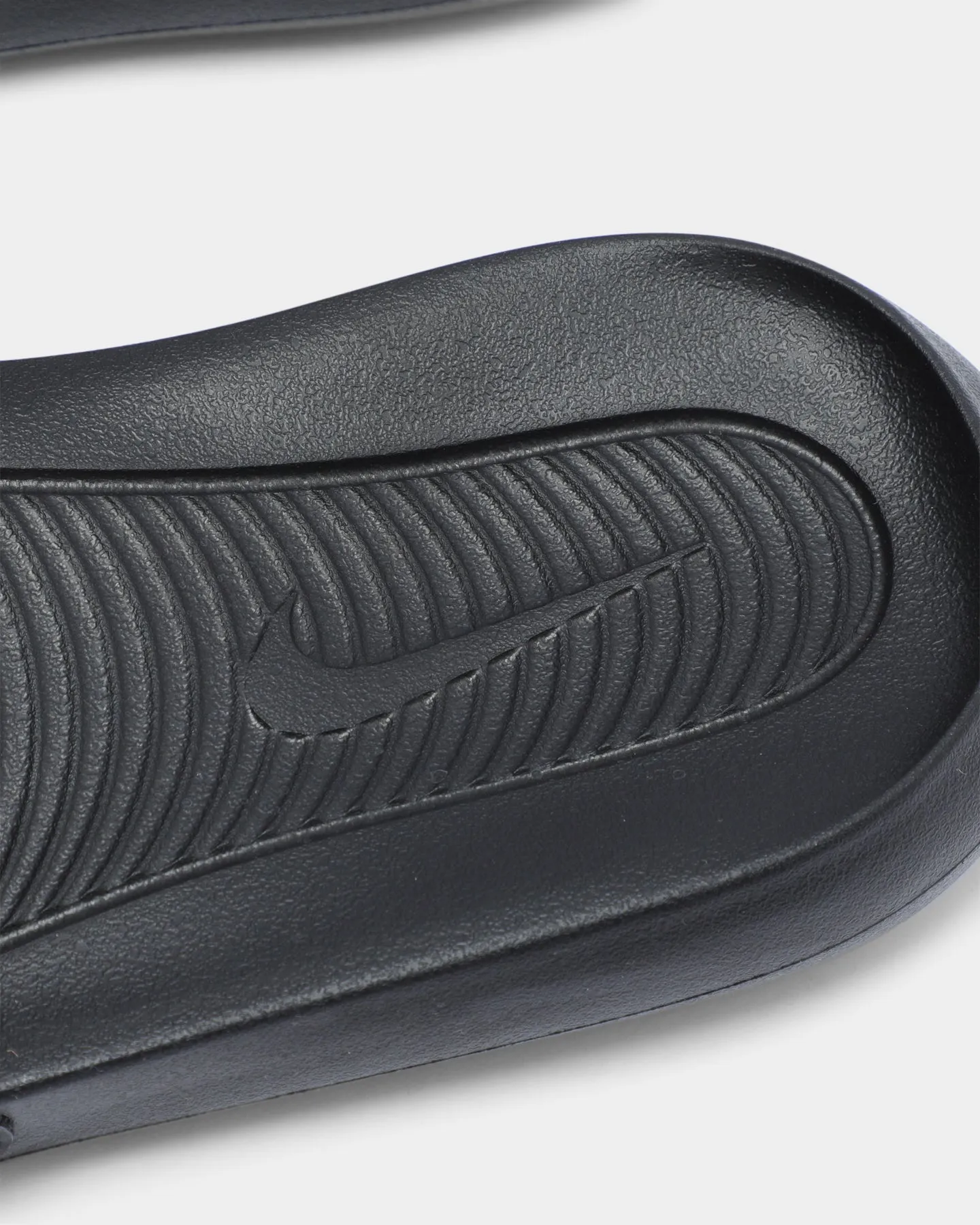 Nike Victori One Slide Black/Metallic Gold Corner Style