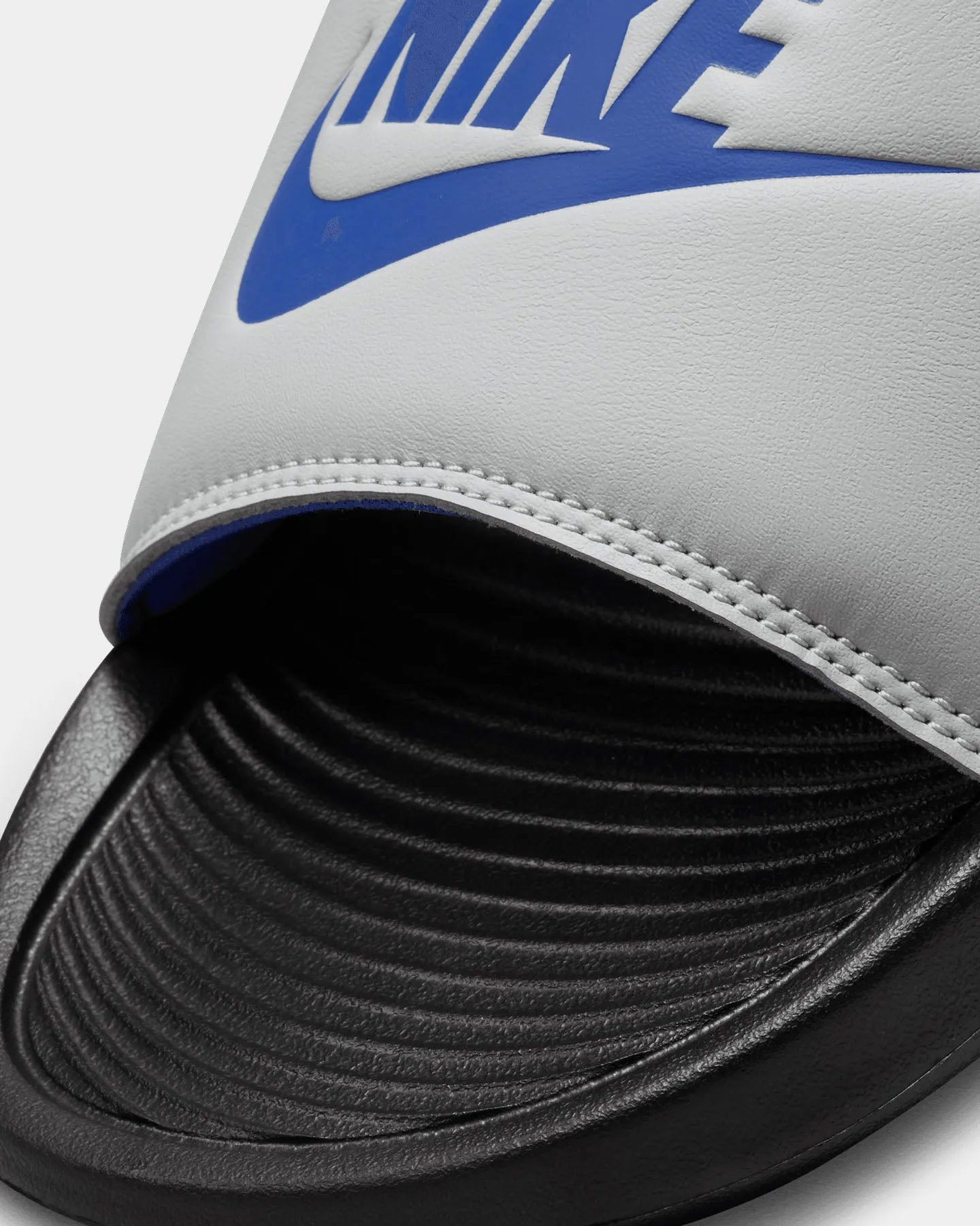 Nike Victori One Slide Light Smoke Grey/Game Royal-Black material