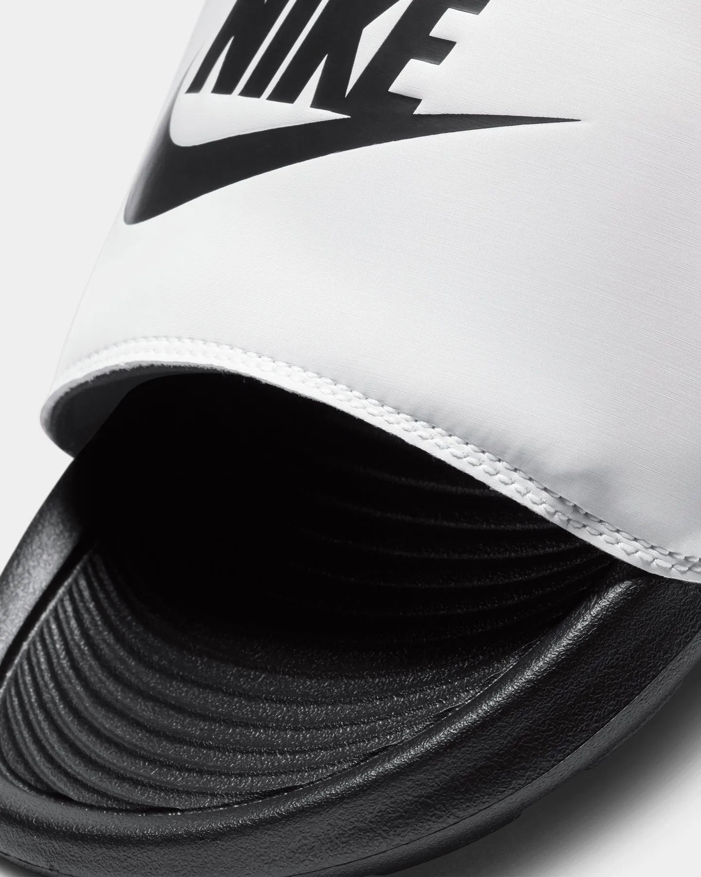 Nike Victori One White/Black Matte Edge Quick Flow