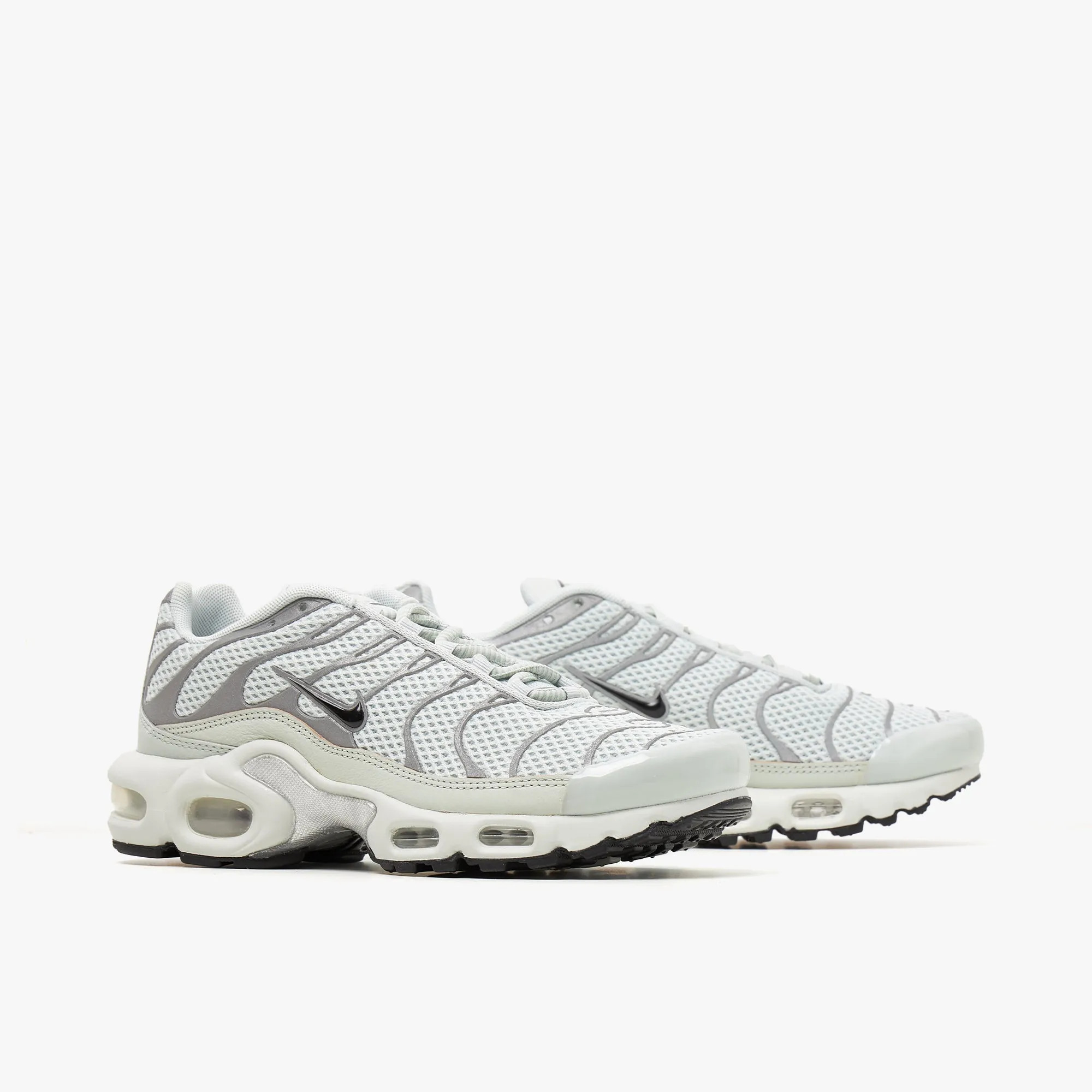 Style Upgrade Nike Women's Air Max Plus Light Silver / Black - Chrome