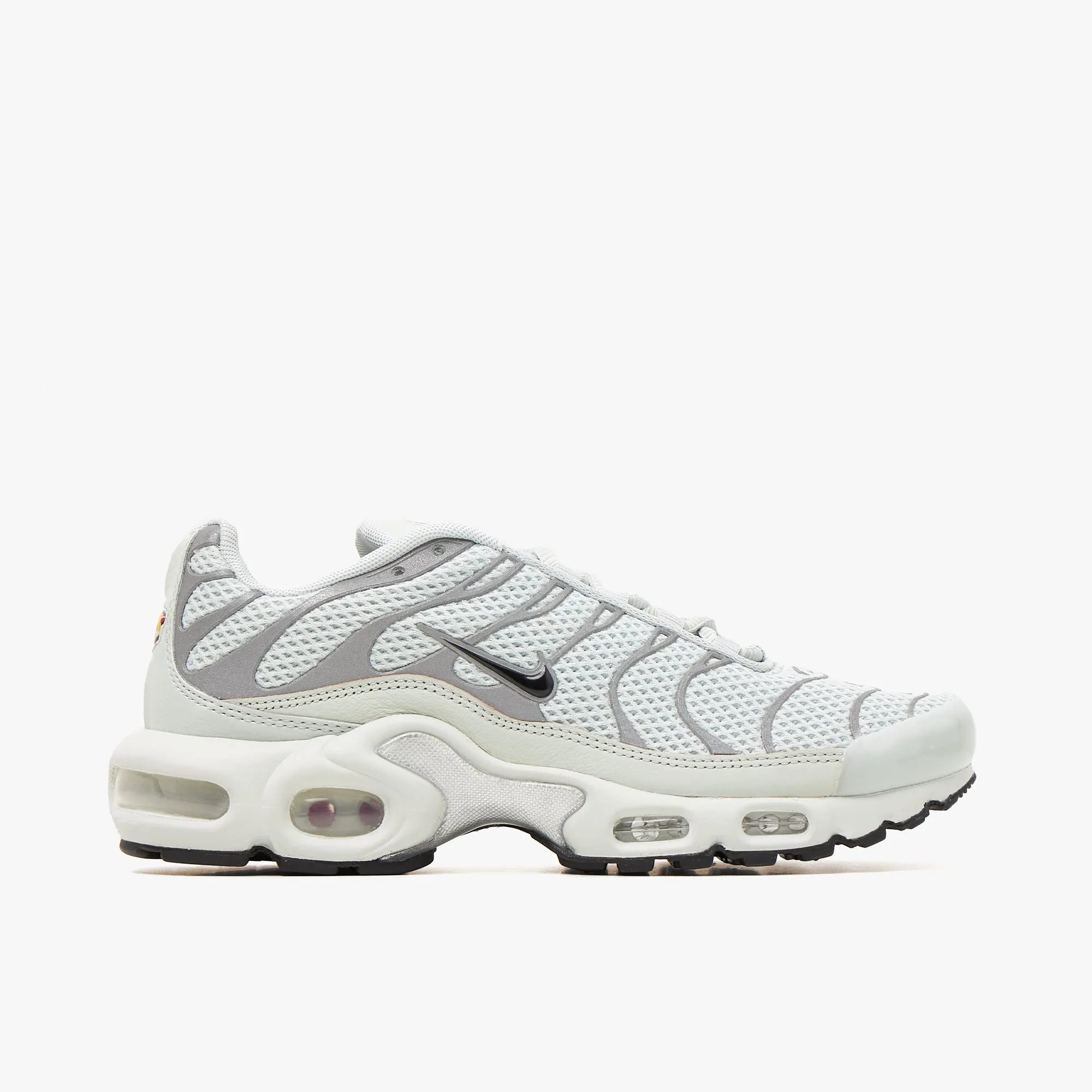 Nike Women's Air Max Plus Light Silver / Black - Chrome ComfortFit Harbor Stroll
