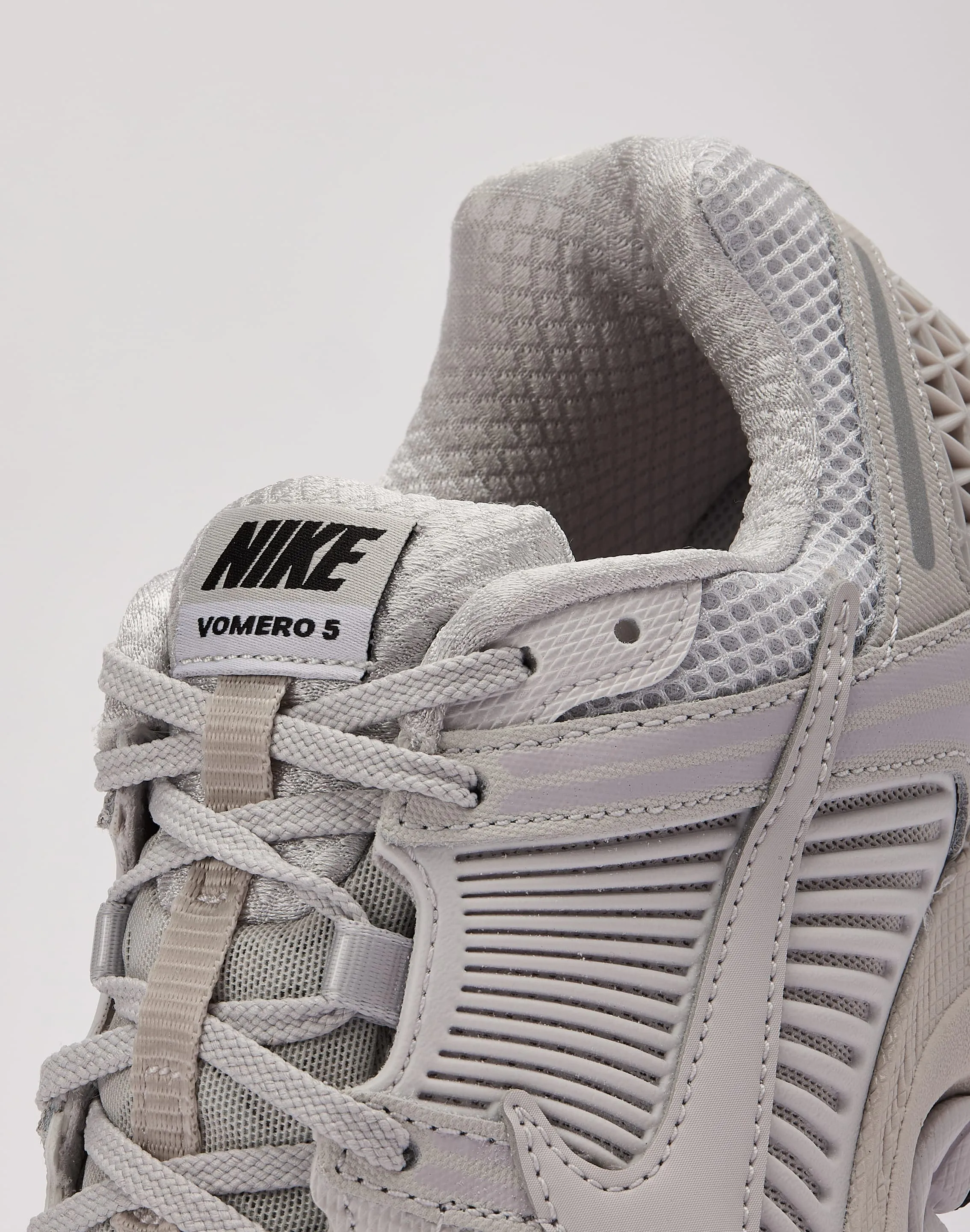 Nike Zoom Vomero 5 high - heeled shoes