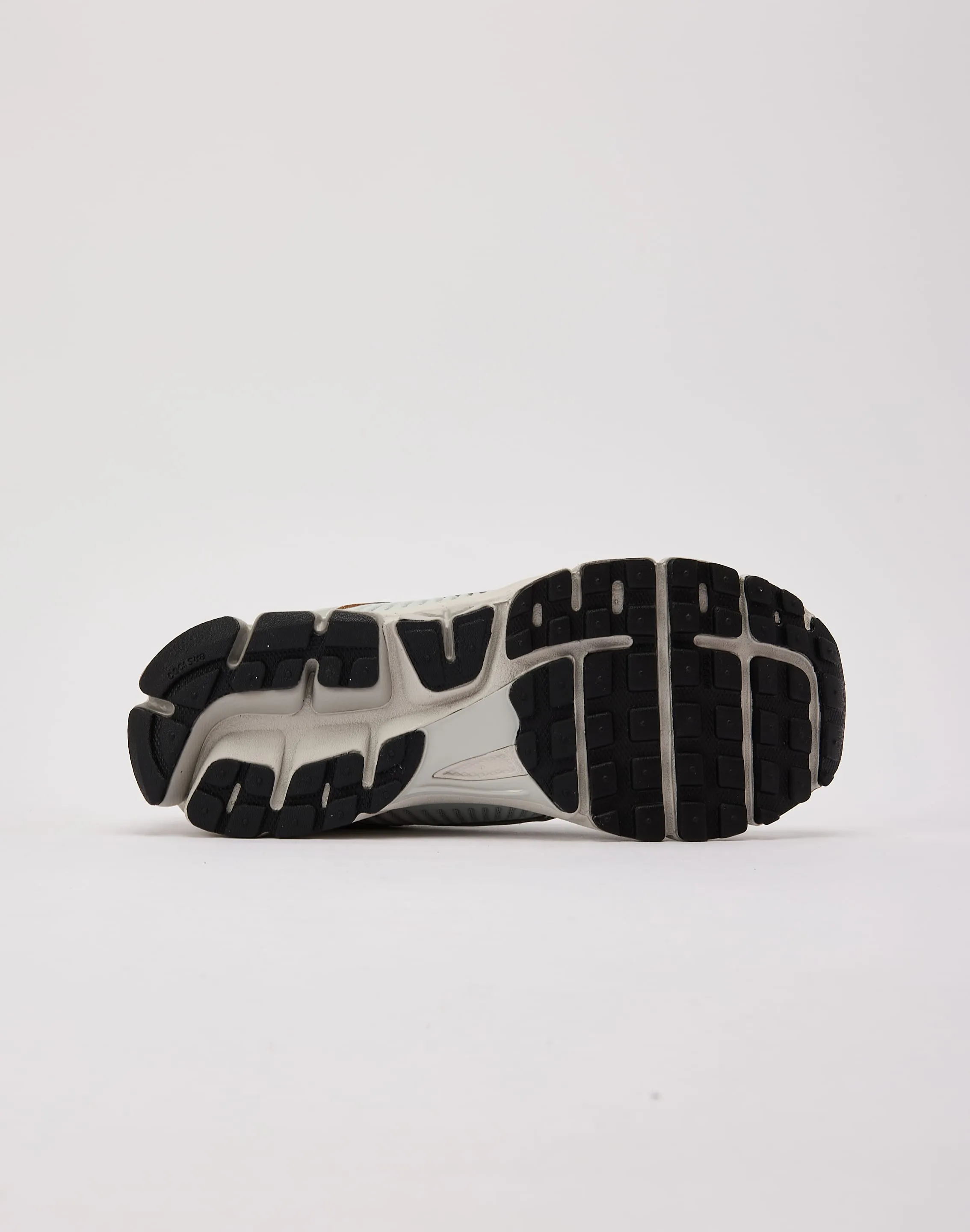 Nike Zoom Vomero 5 Comfortable Fit Around Heel Low Top Style