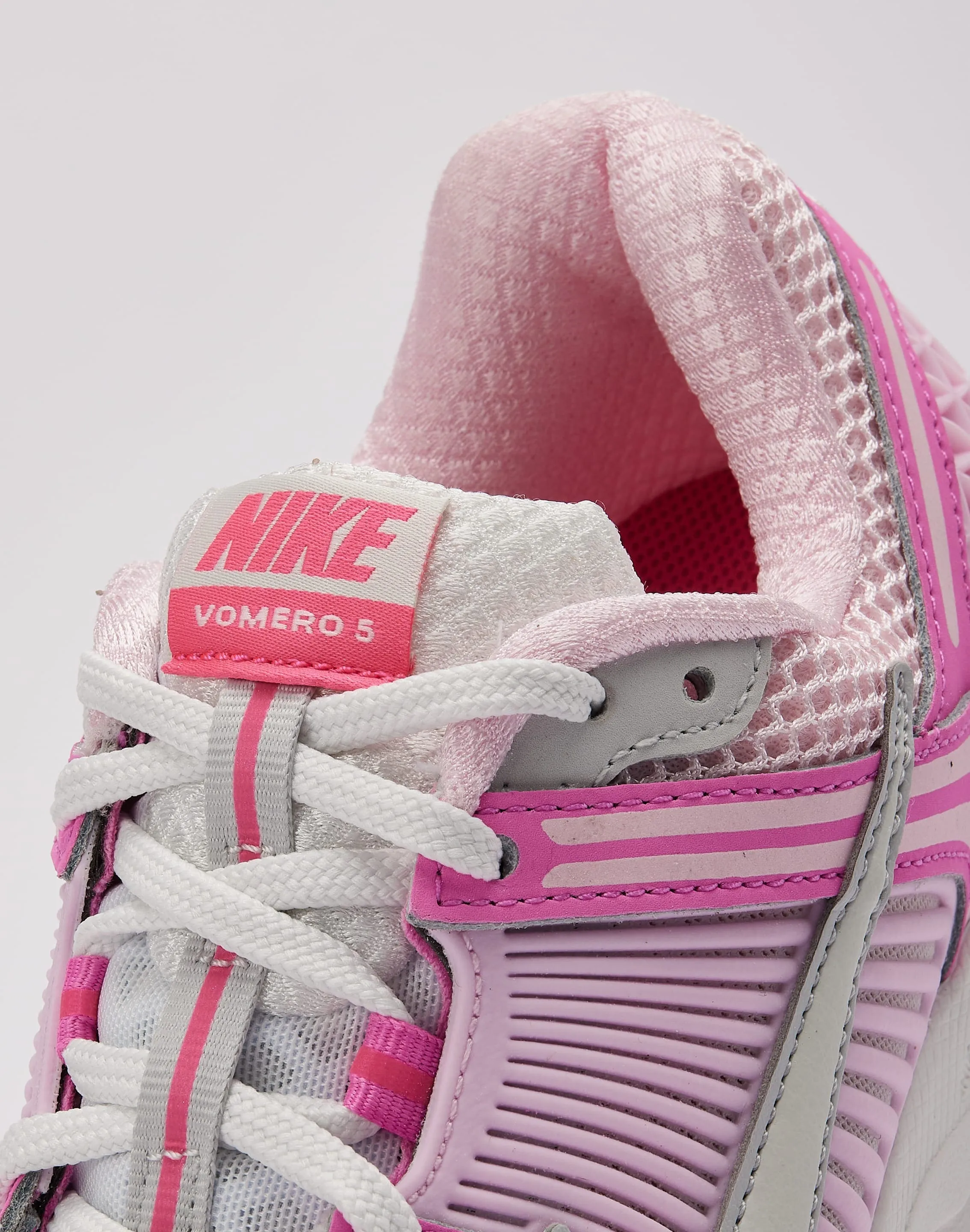 Nike Zoom Vomero 5 Comfortable Forefoot dancing shoes