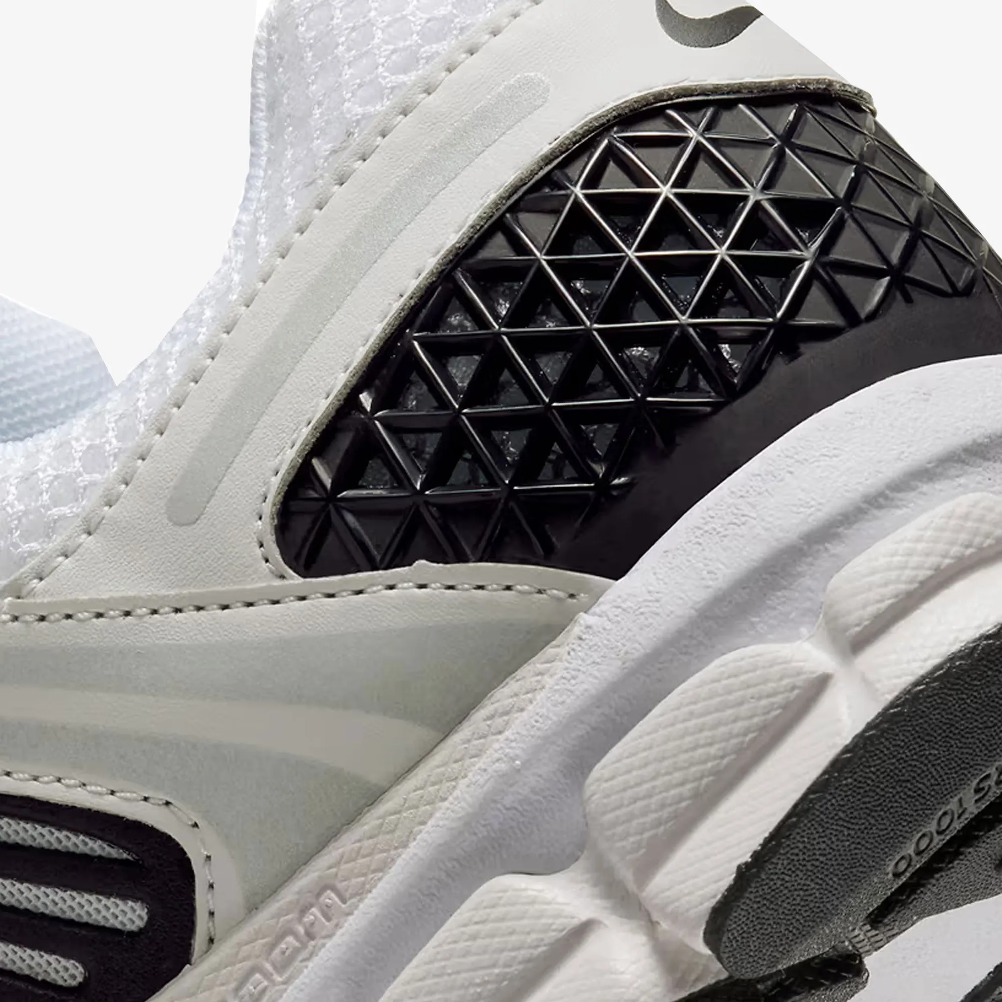 Street Focus Bouncy midsole NIKE | ZOOM VOMERO 5 { WHITE/BLACK-PLATINUM TINT-MTLC PLATINUM