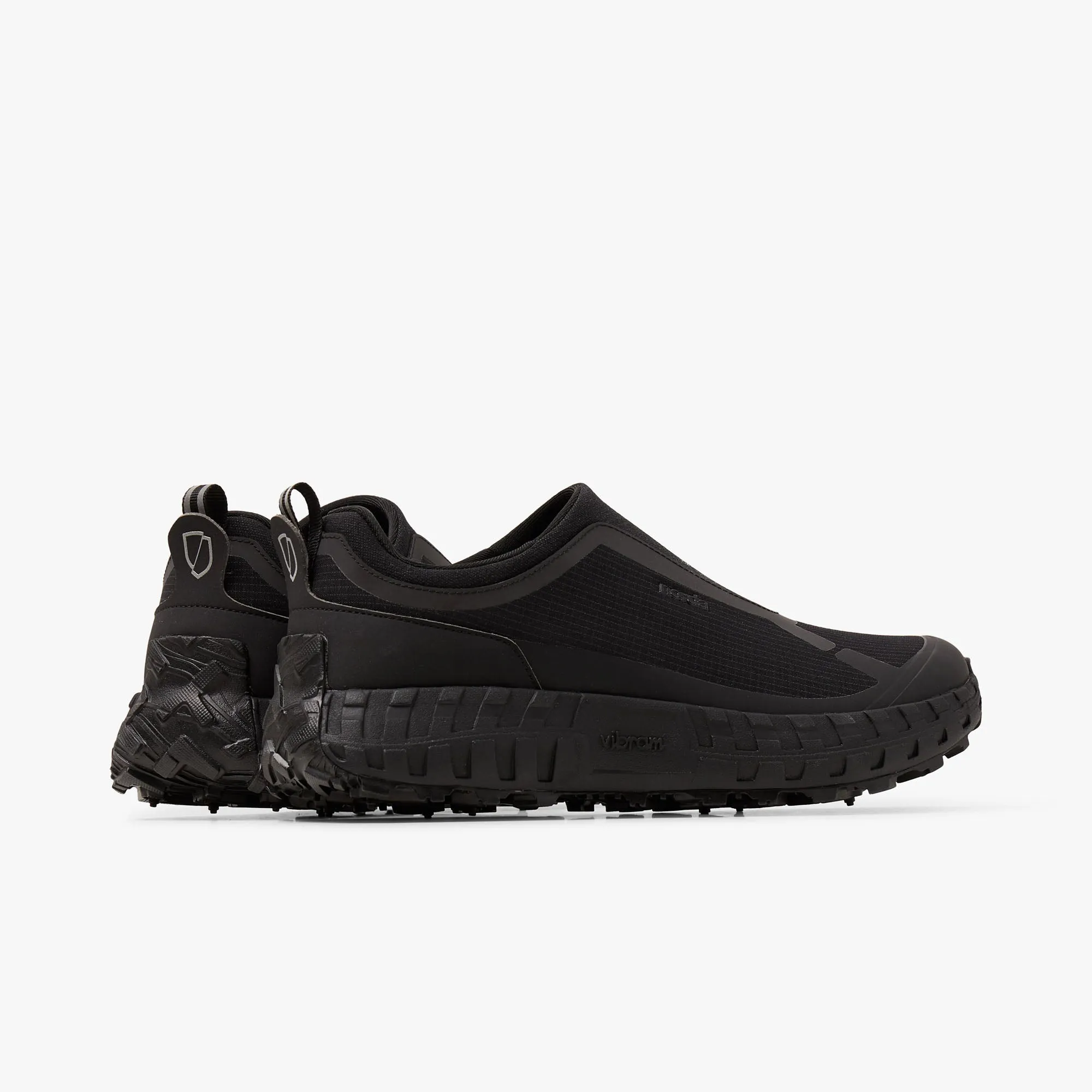 norda 003 / Pitch Black Zip - up running on ice shoes