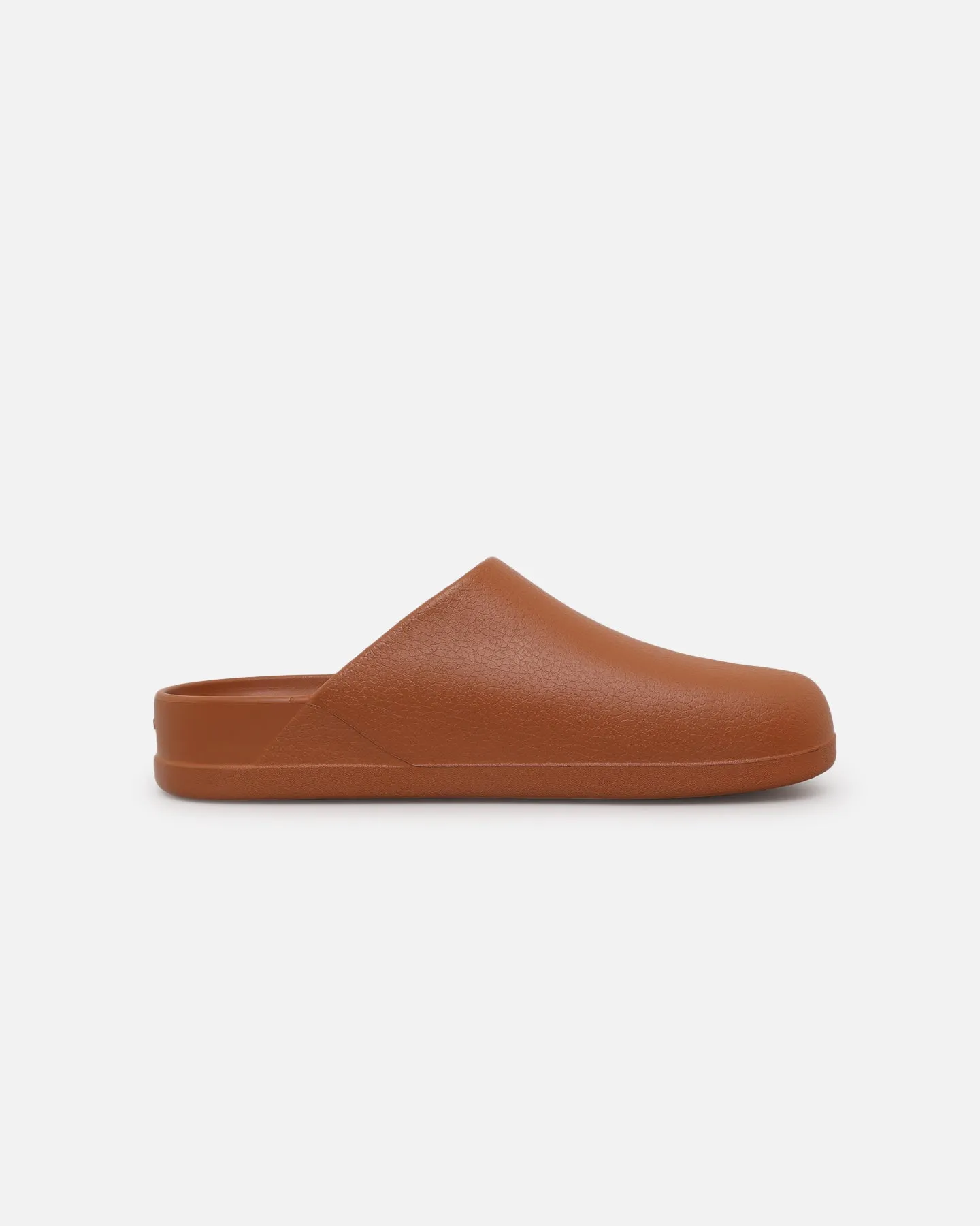 Crocs Dylan Clog Cognac Game Edge Forest Path