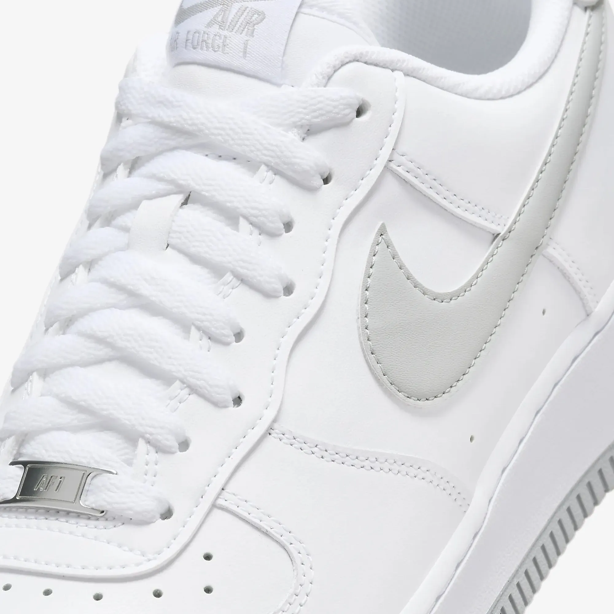 Nike | AIR FORCE 1 '07 { WHITE/LT SMOKE GREY-WHITE HeelSupport Odor Control Tech
