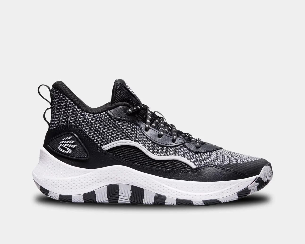 Curry 3Z 24  Basketball Shoes Seamless construction Airflow Channel System