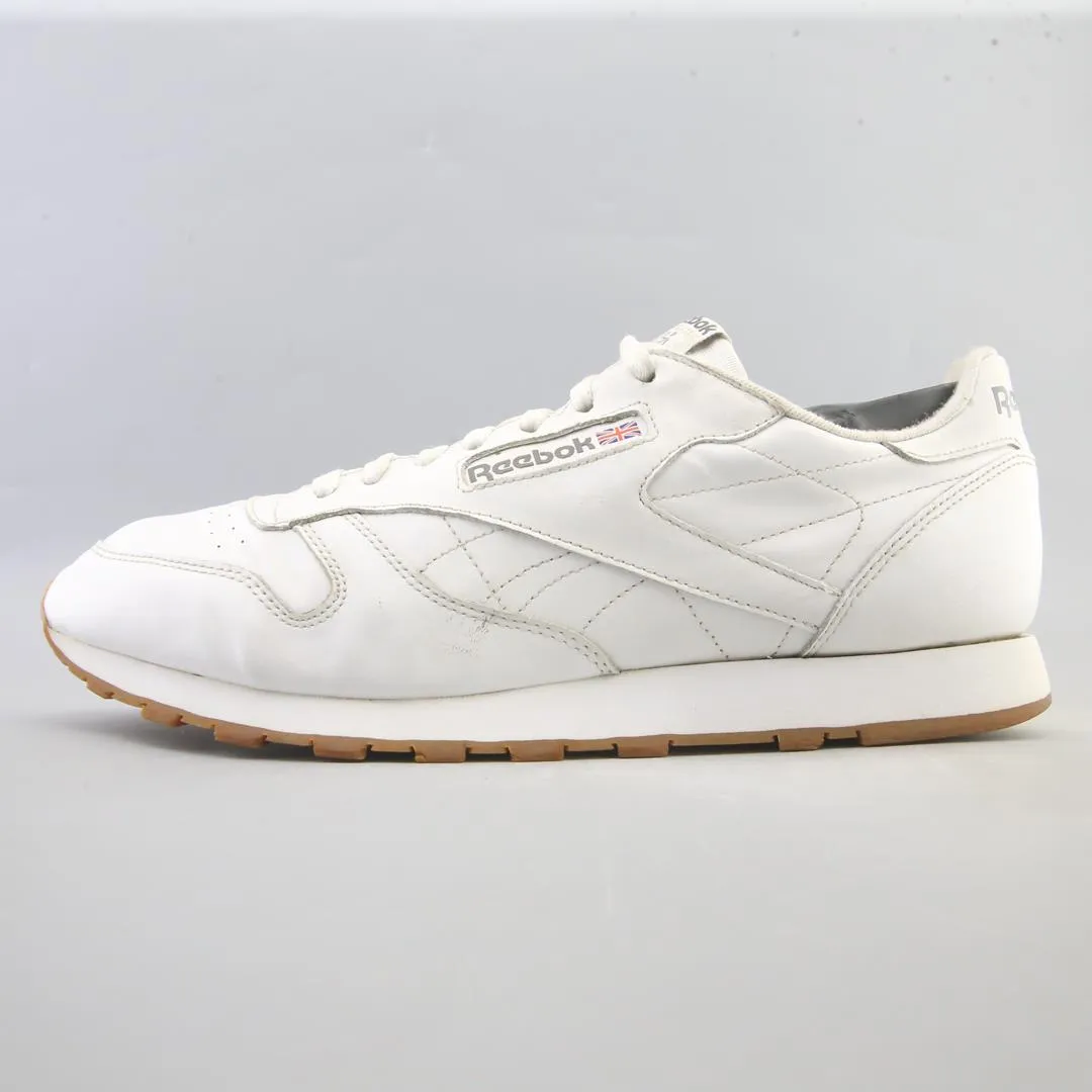 Neutral Tones Minimal Design REEBOK CLASSIC