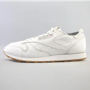 Neutral Tones Minimal Design REEBOK CLASSIC