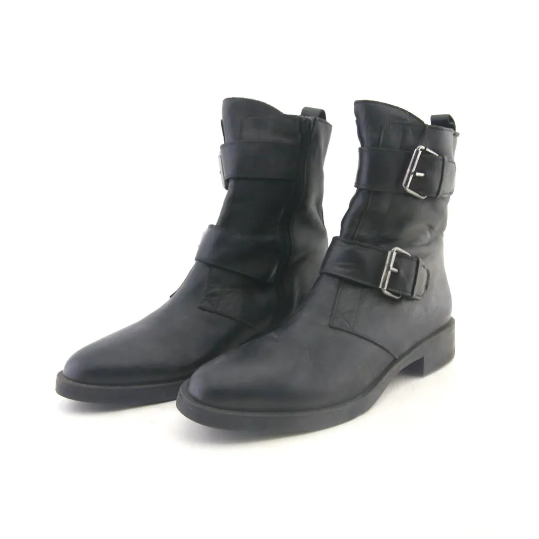 EMANUELE CRASTO . Suede Season Chicwear