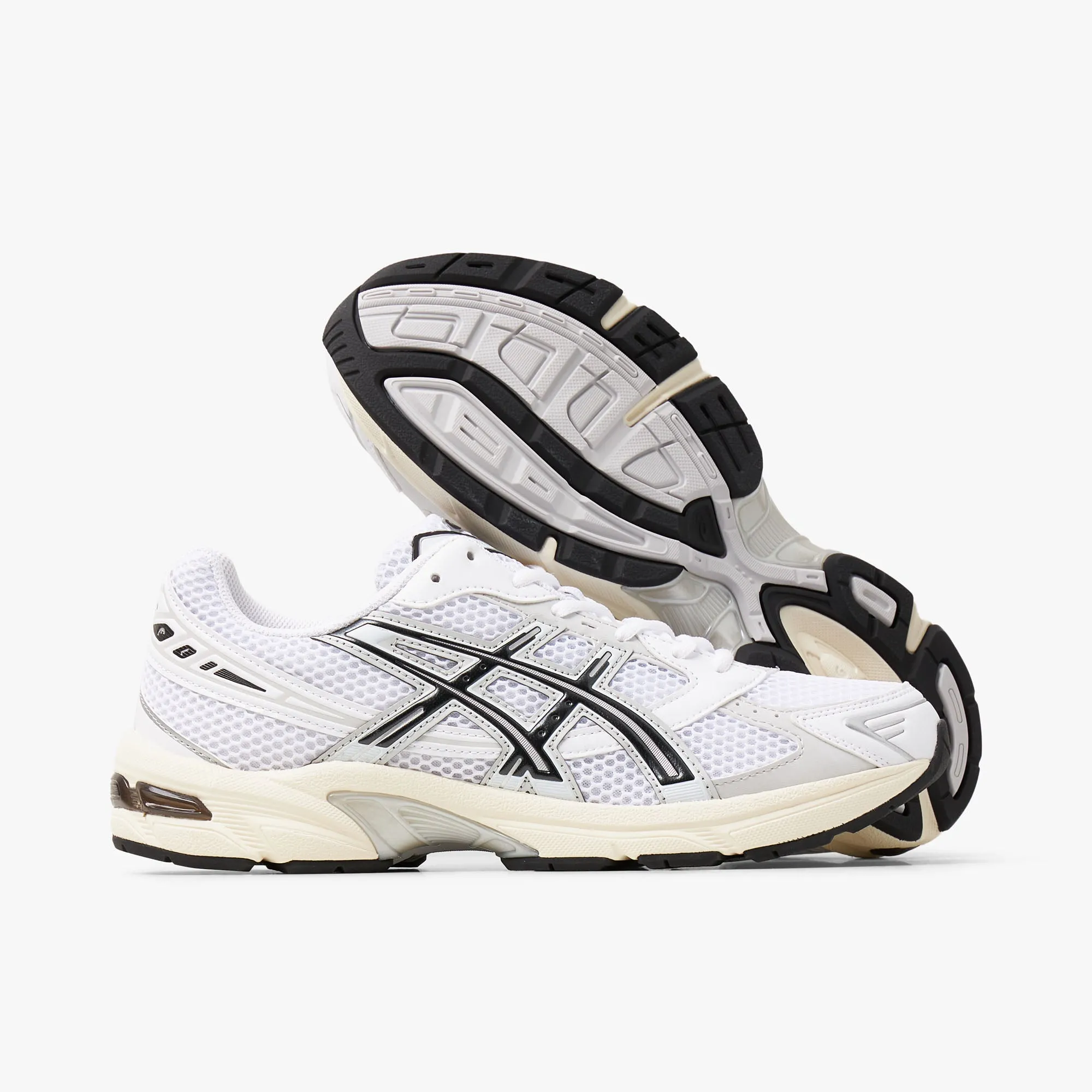 running in a plastic bridge area shoes ASICS GEL-1130 White / Cloud Grey