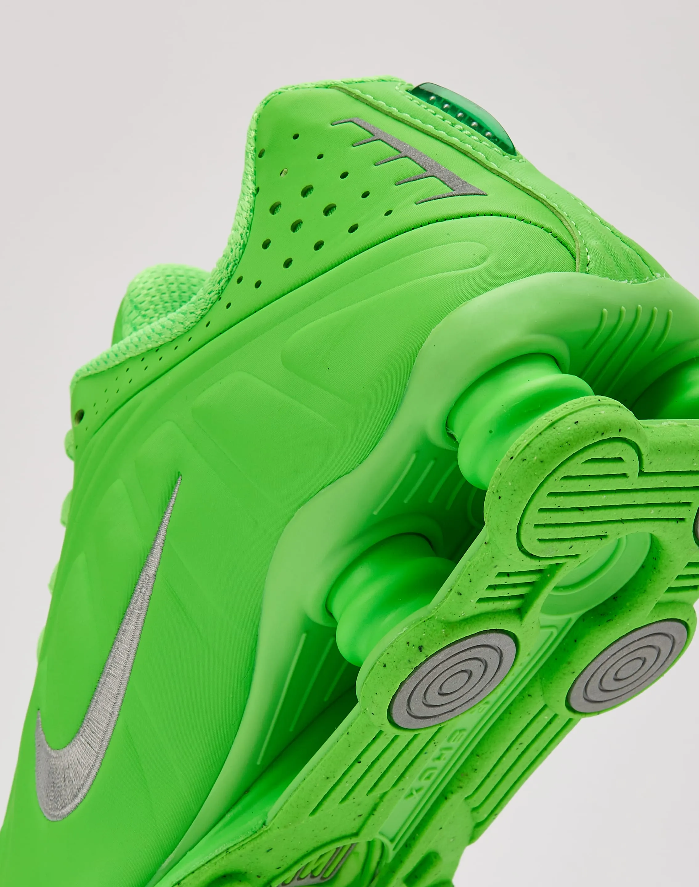 formal - style shoes stylish sports shoes Nike Shox R4